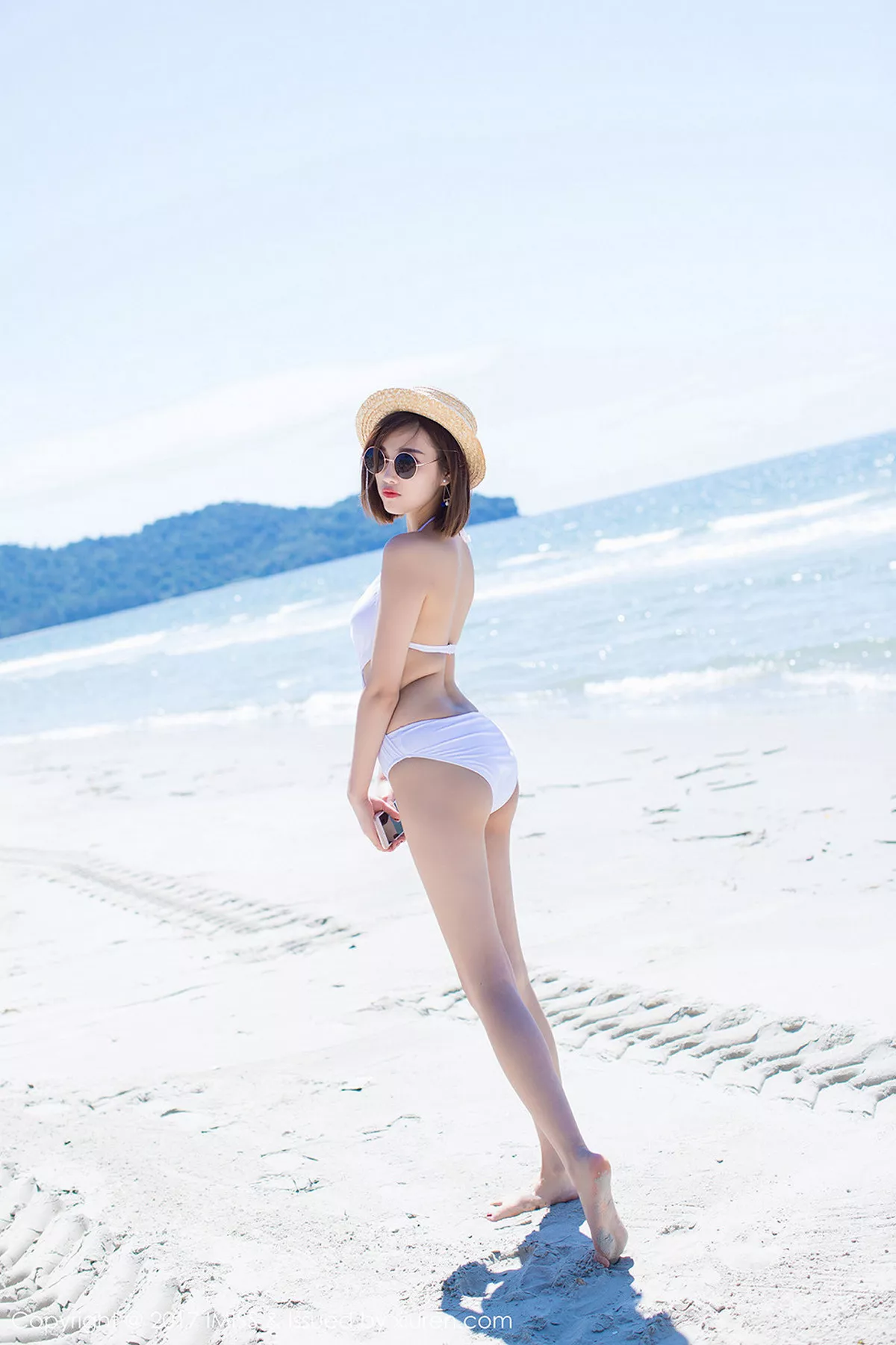 秀人集.com_[IMISS爱蜜社]Vol.169_甜美女神杨晨晨sugar沙巴旅拍红色球服海边沙滩性感写真45P