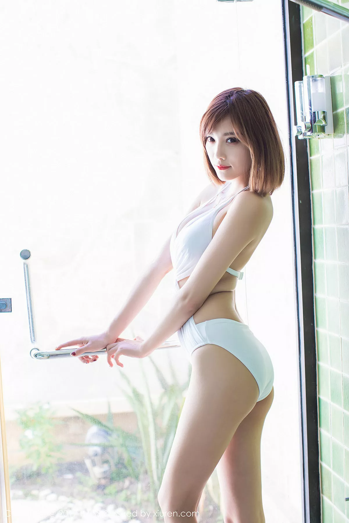 秀人集.com_[IMISS爱蜜社]Vol.169_甜美女神杨晨晨sugar沙巴旅拍红色球服海边沙滩性感写真45P