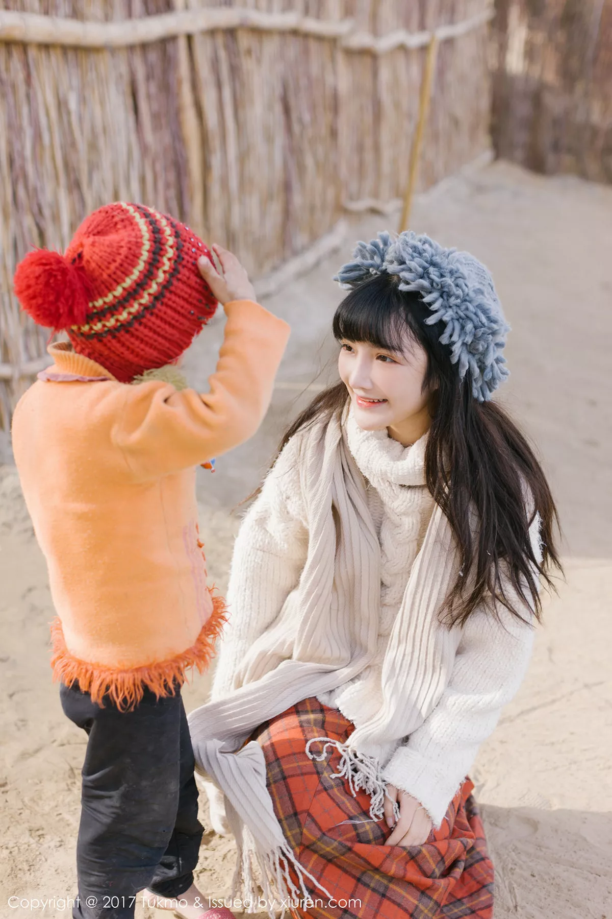 秀人集.com_[Tukmo兔几盟]Vol.098_美女主播之应冬日栅栏里的阳光美少女清新迷人写真40P