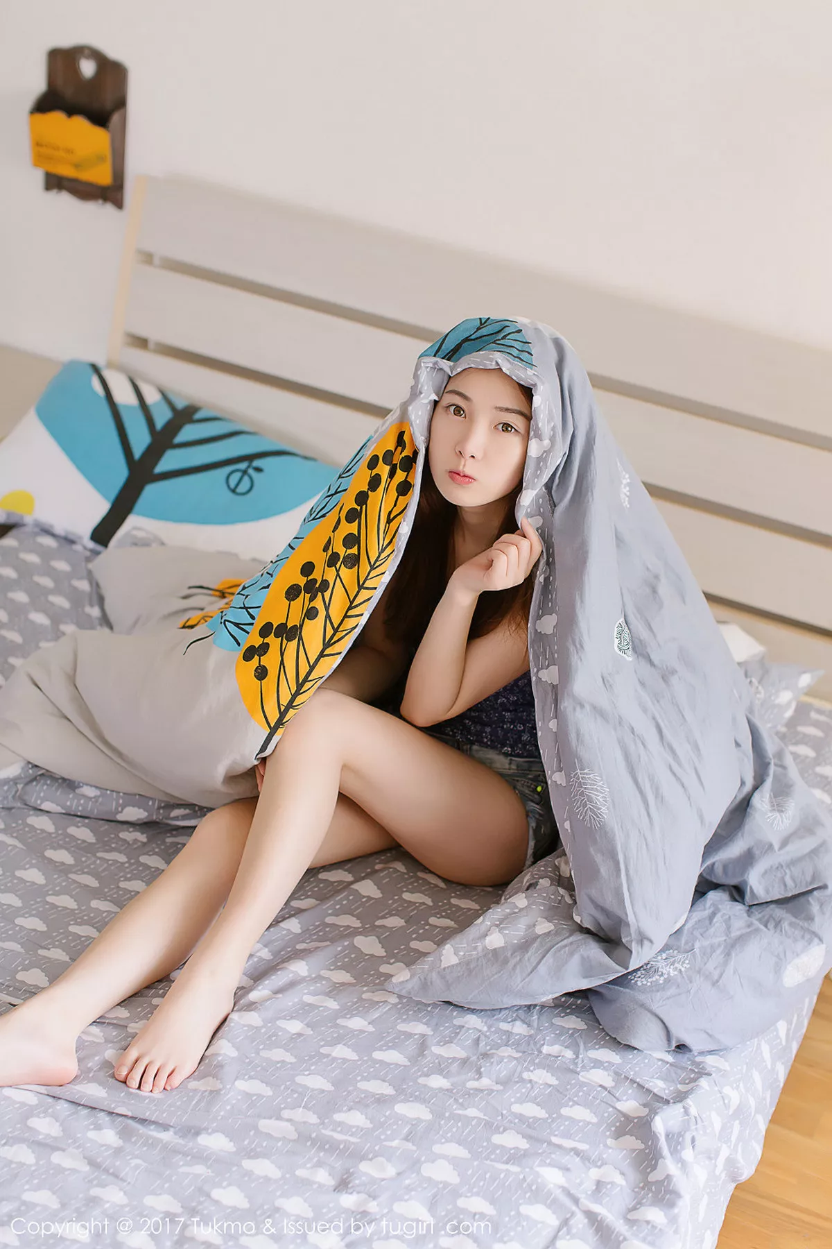 秀人集.com_[Tukmo兔几盟]Vol.096_嫩模绵绵居家吊带背心牛仔短裤秀完美身材清爽迷人写真40P