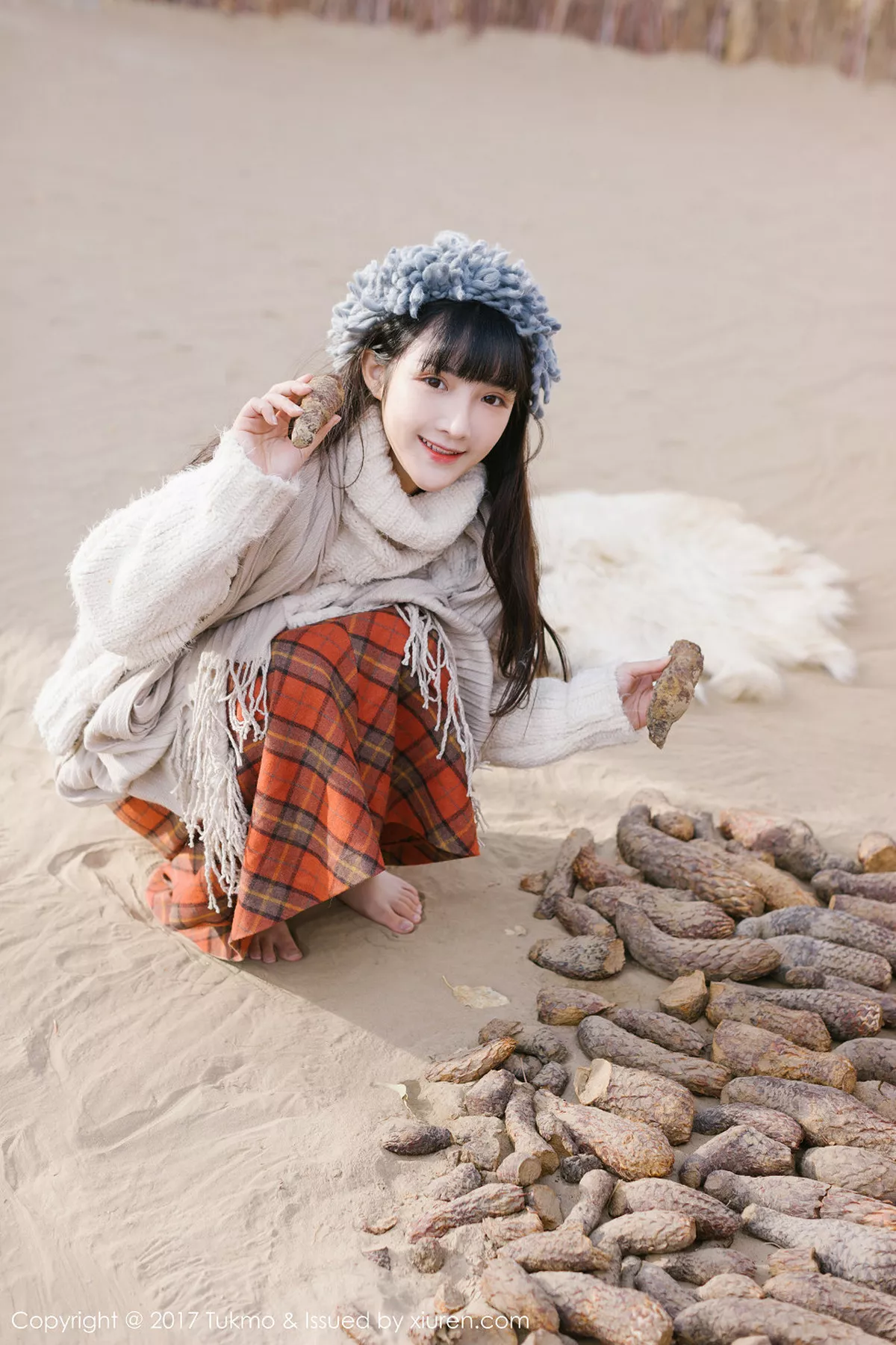 秀人集.com_[Tukmo兔几盟]Vol.098_美女主播之应冬日栅栏里的阳光美少女清新迷人写真40P