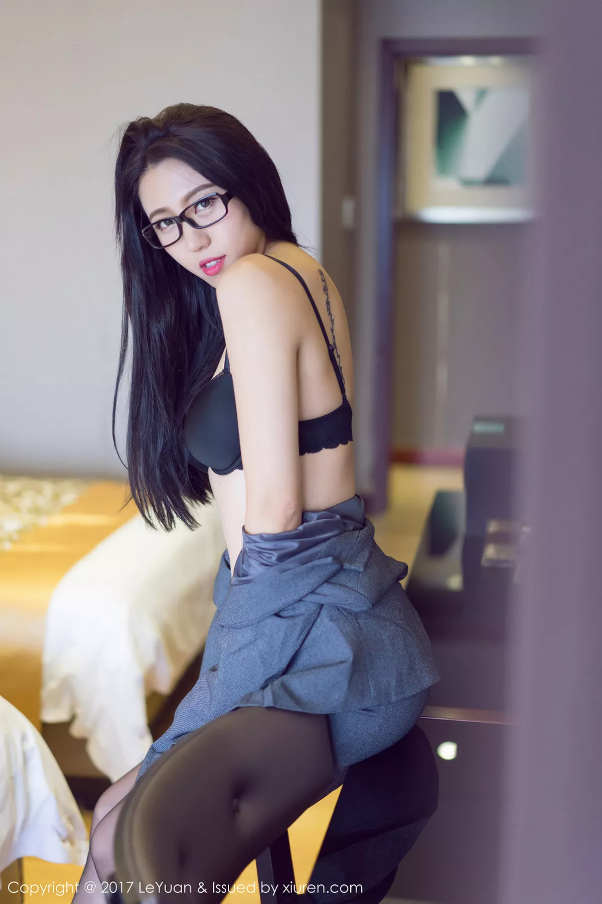 秀人集.com_[LeYuan星乐园]Vol.044_高挑美女大熙职场OL蒙面黑丝+浴室湿身完美诱惑写真47P