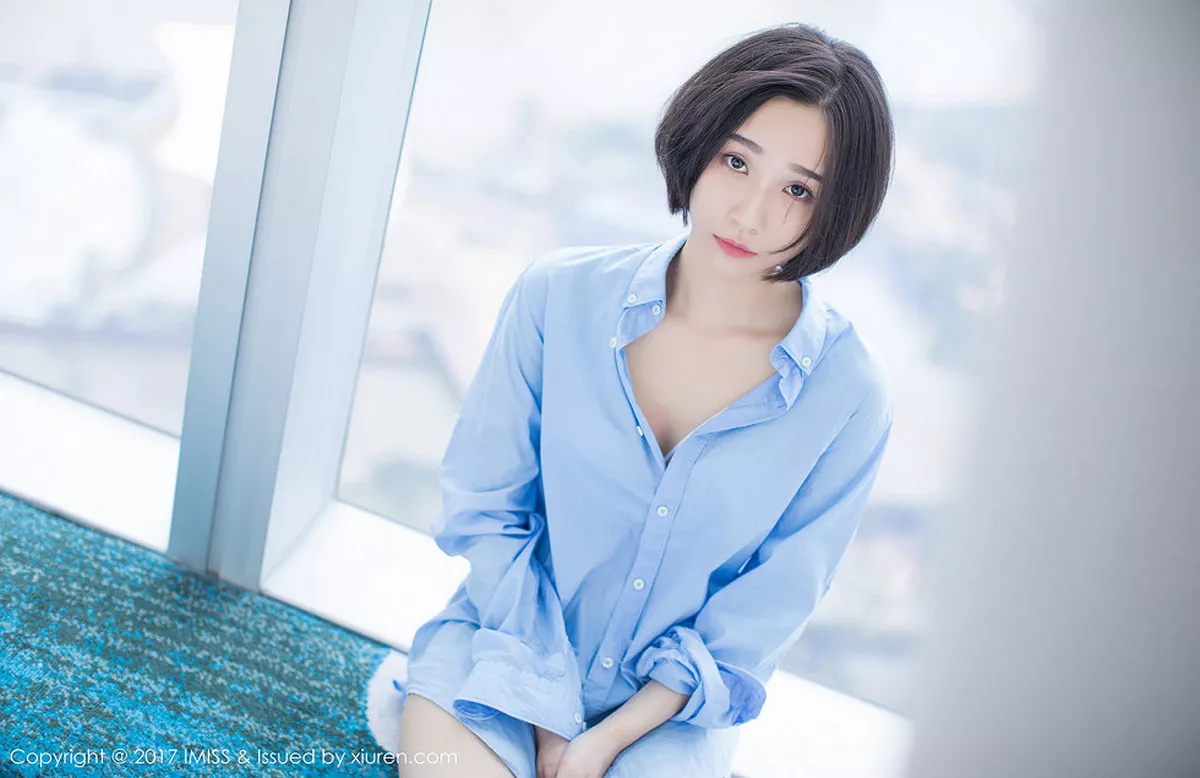 秀人集.com_[IMISS爱蜜社]Vol.178_模特Livia清爽蓝色衬衣+白色蕾丝腿袜秀完美身材性感写真49P