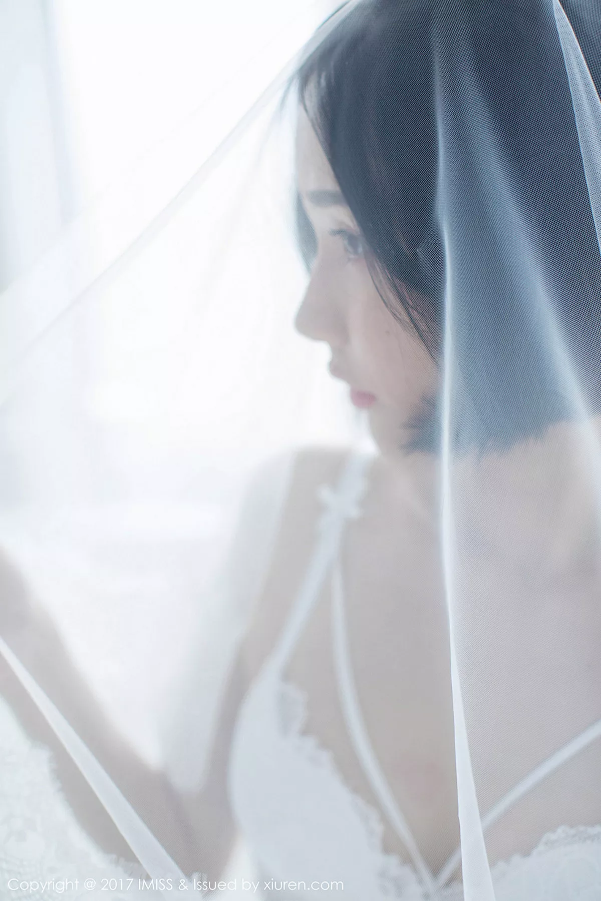 秀人集.com_[IMISS爱蜜社]Vol.178_模特Livia清爽蓝色衬衣+白色蕾丝腿袜秀完美身材性感写真49P