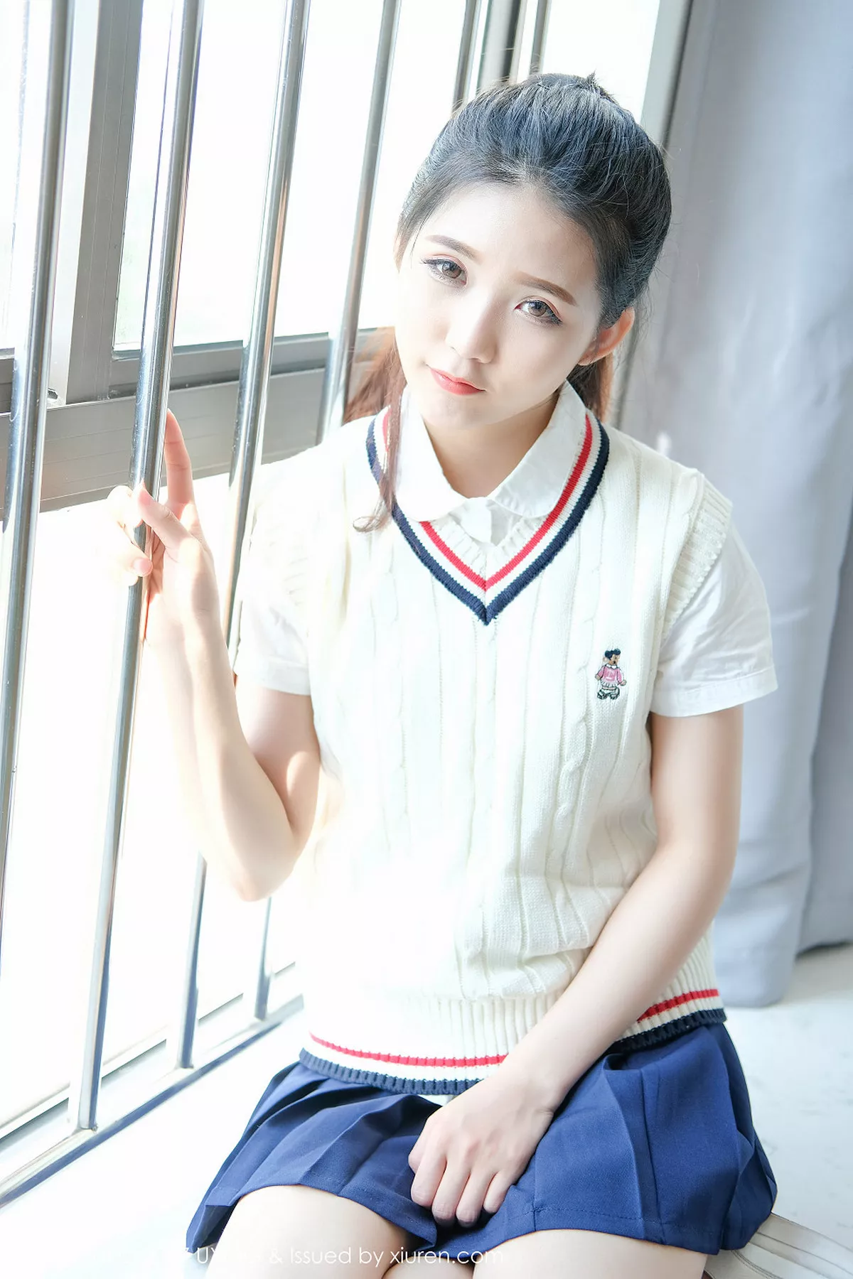 秀人集.com_[UXING优星馆]Vol.056_嫩模可爱的小叶子清纯学生装+居家性感内衣秀美胸写真38P