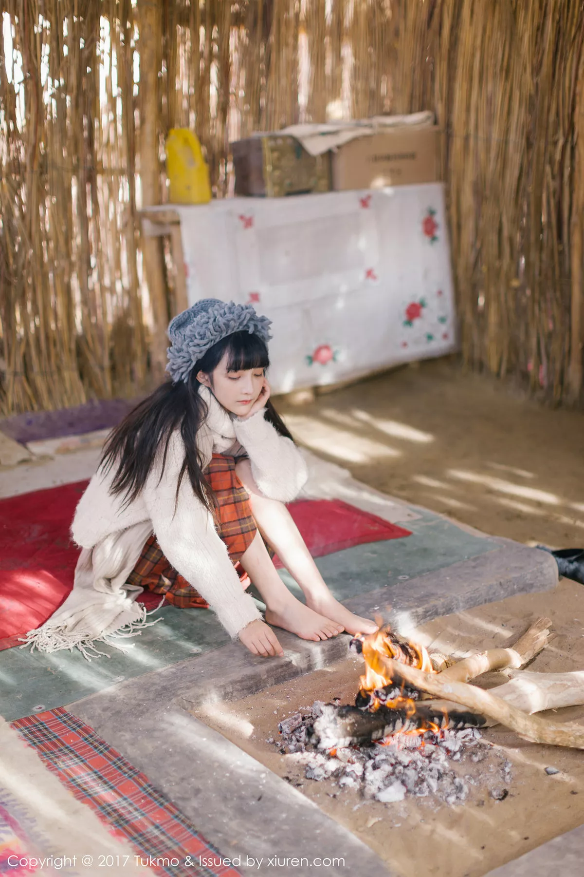 秀人集.com_[Tukmo兔几盟]Vol.098_美女主播之应冬日栅栏里的阳光美少女清新迷人写真40P