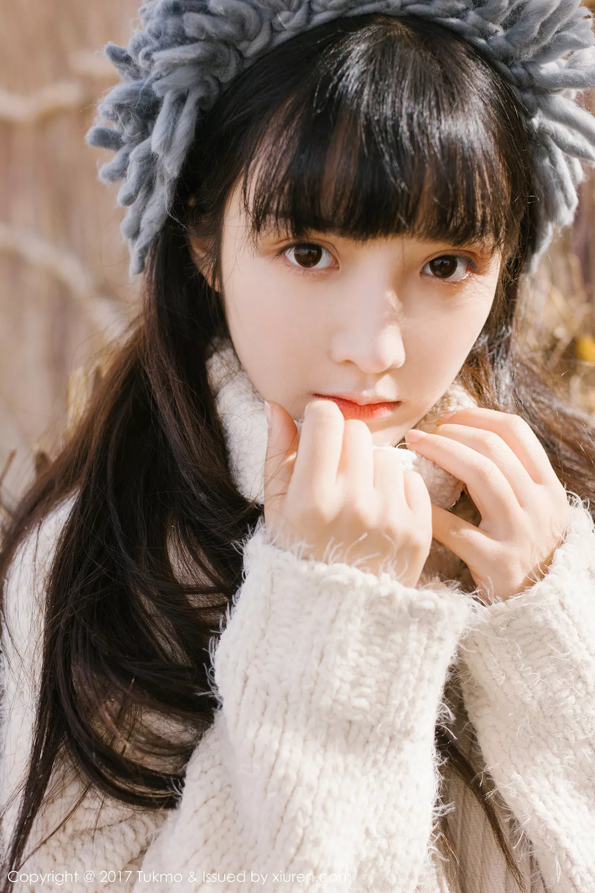 秀人集.com_[Tukmo兔几盟]Vol.098_美女主播之应冬日栅栏里的阳光美少女清新迷人写真40P