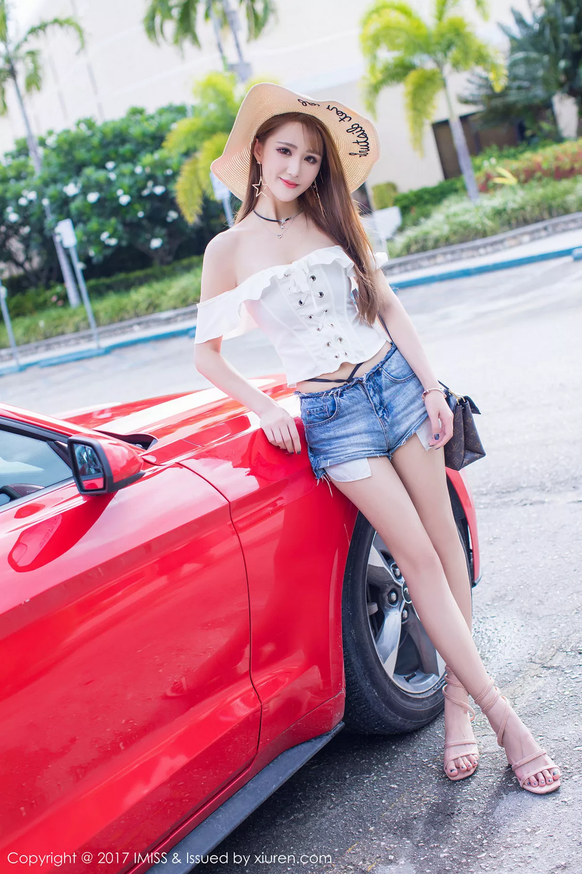 秀人集.com_[IMISS爱蜜社]Vol.179_气质美女妤薇Vivian沙巴旅拍绝美芭比娃娃完美身材写真42P