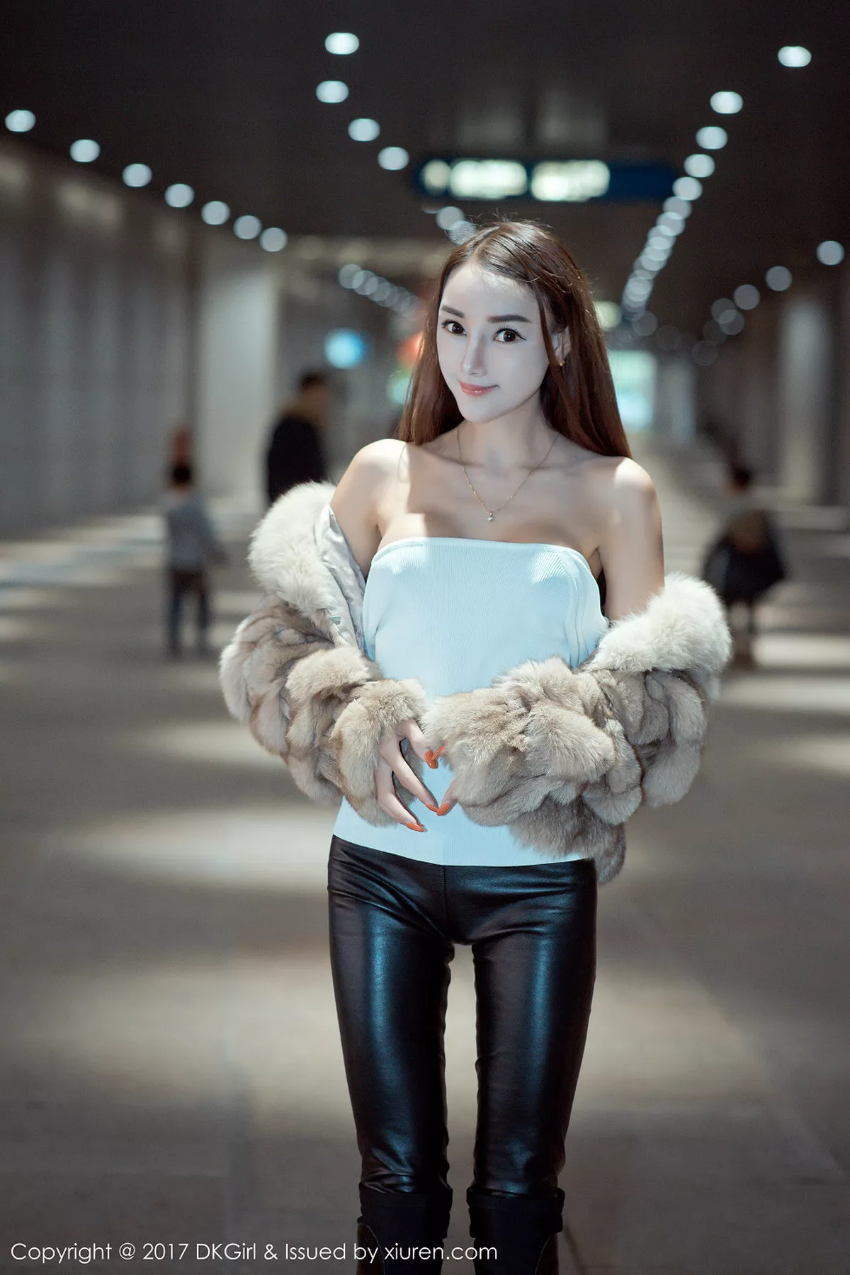 秀人集.com_[DKGirl御女郎]Vol.030_嫩模婕西儿jessie羊城旅拍高挑身材性感内衣秀豪乳写真54P