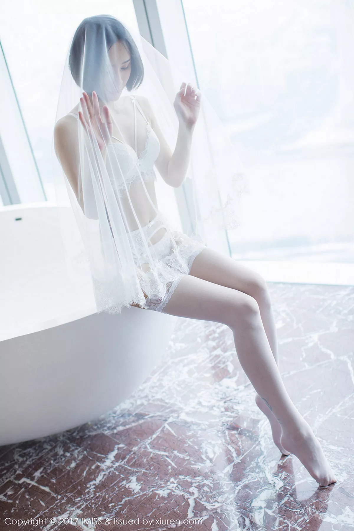 秀人集.com_[IMISS爱蜜社]Vol.178_模特Livia清爽蓝色衬衣+白色蕾丝腿袜秀完美身材性感写真49P