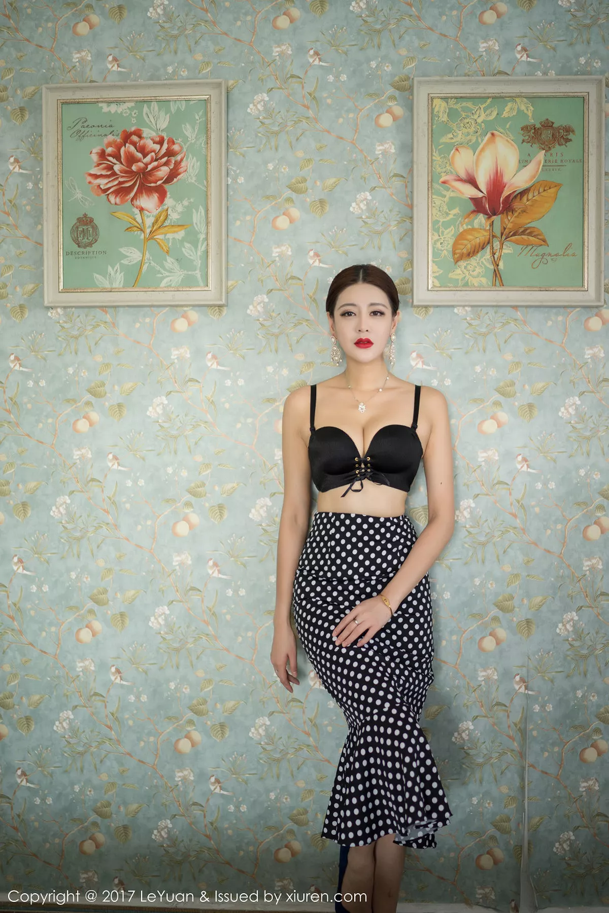 秀人集.com_[LeYuan星乐园]Vol.041_嫩模美希子白色蕾丝内衣秀美乳海边沙滩性感比基尼写真50P