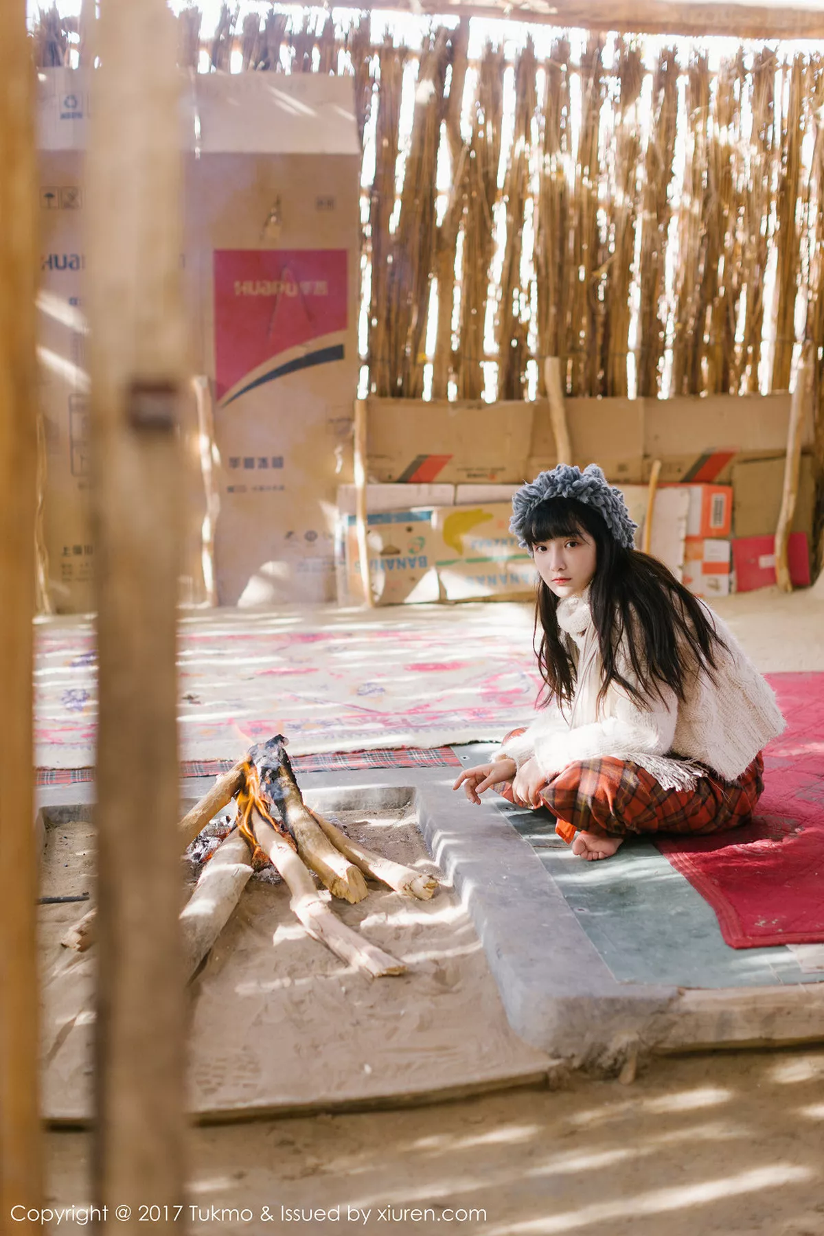 秀人集.com_[Tukmo兔几盟]Vol.098_美女主播之应冬日栅栏里的阳光美少女清新迷人写真40P