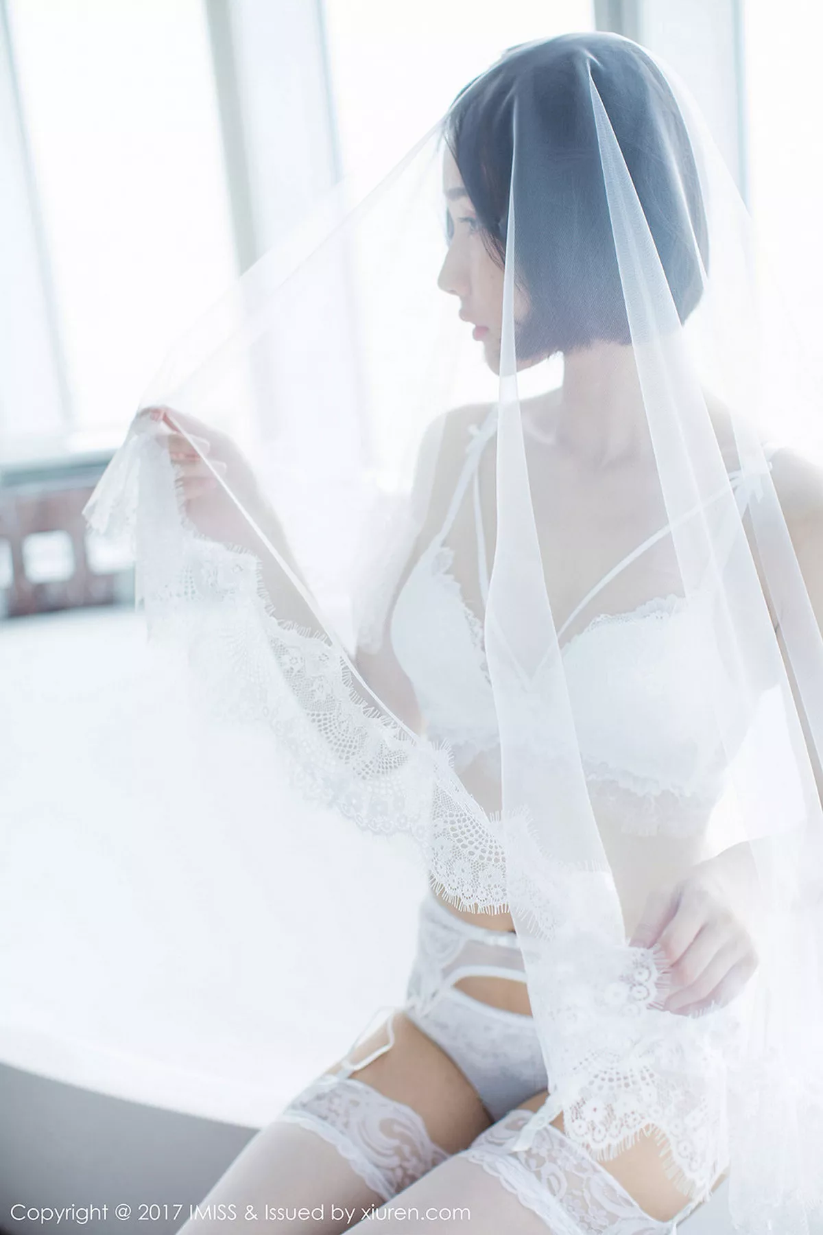 秀人集.com_[IMISS爱蜜社]Vol.178_模特Livia清爽蓝色衬衣+白色蕾丝腿袜秀完美身材性感写真49P