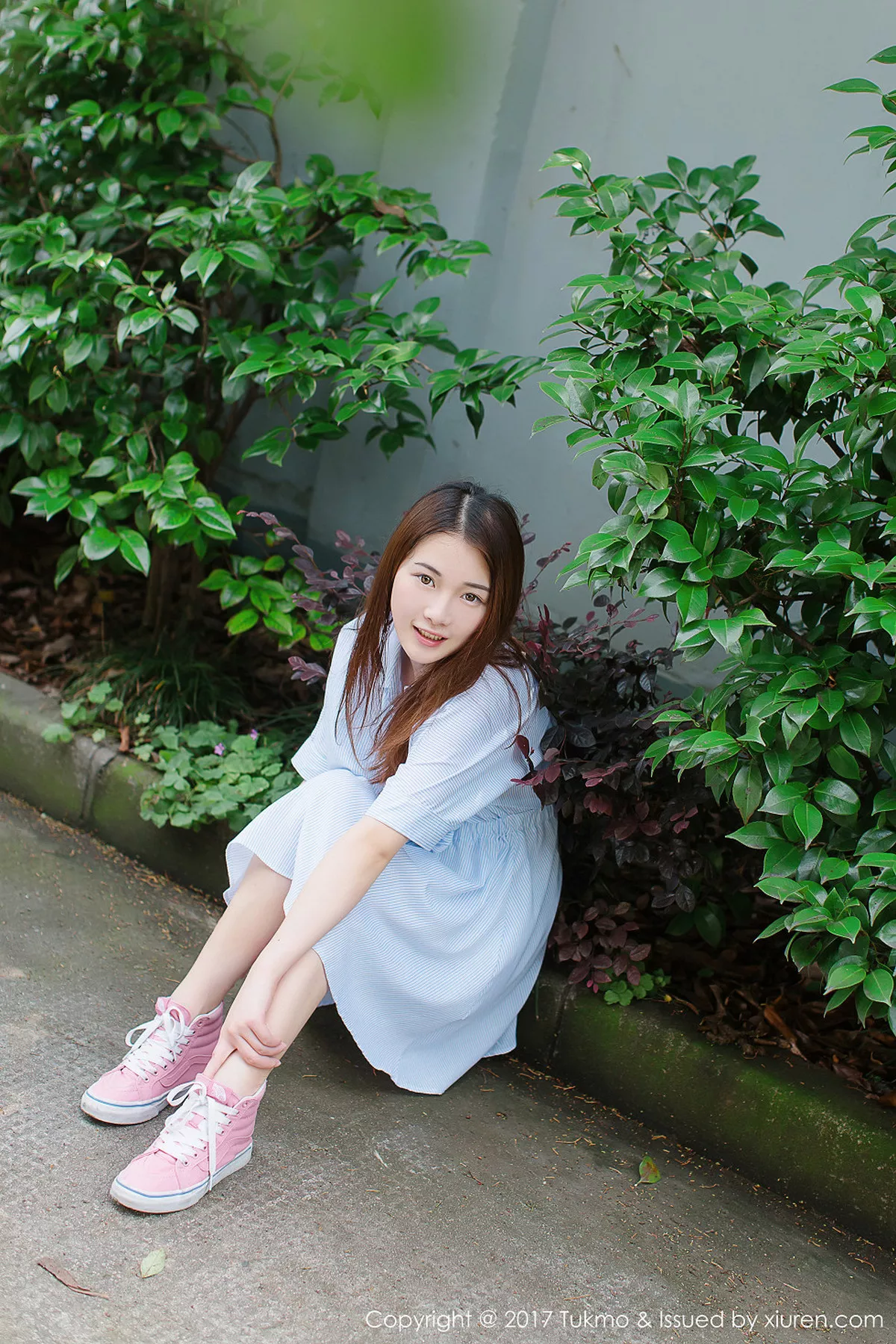 秀人集.com_[Tukmo兔几盟]Vol.099_新人妹子绵绵户外清爽连身裙西瓜外拍阳光甜美写真40P