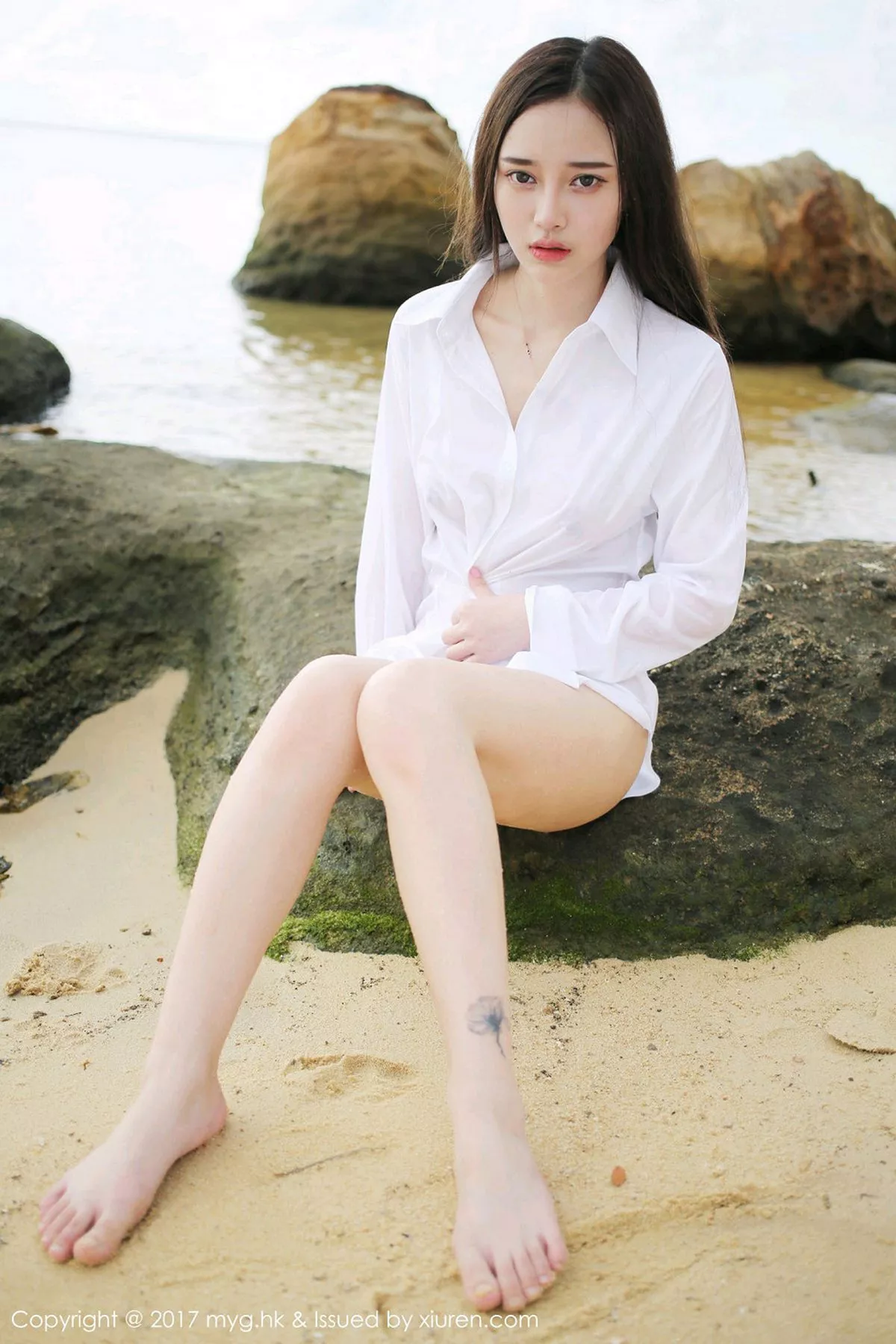 秀人集.com_[MyGirl美媛馆]Vol.259_女神唐琪儿il心愿旅拍海边真空白衬衫秀豪乳诱惑写真60P