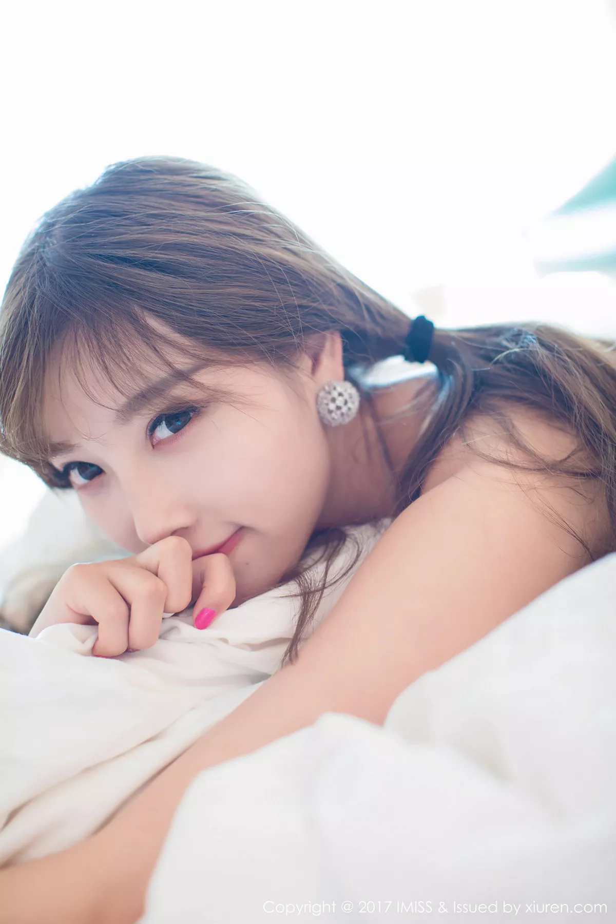 秀人集.com_[IMISS爱蜜社]Vol.183_女神杨晨晨sugar塞班岛旅拍白色蕾丝情趣内衣完美诱惑写真45P