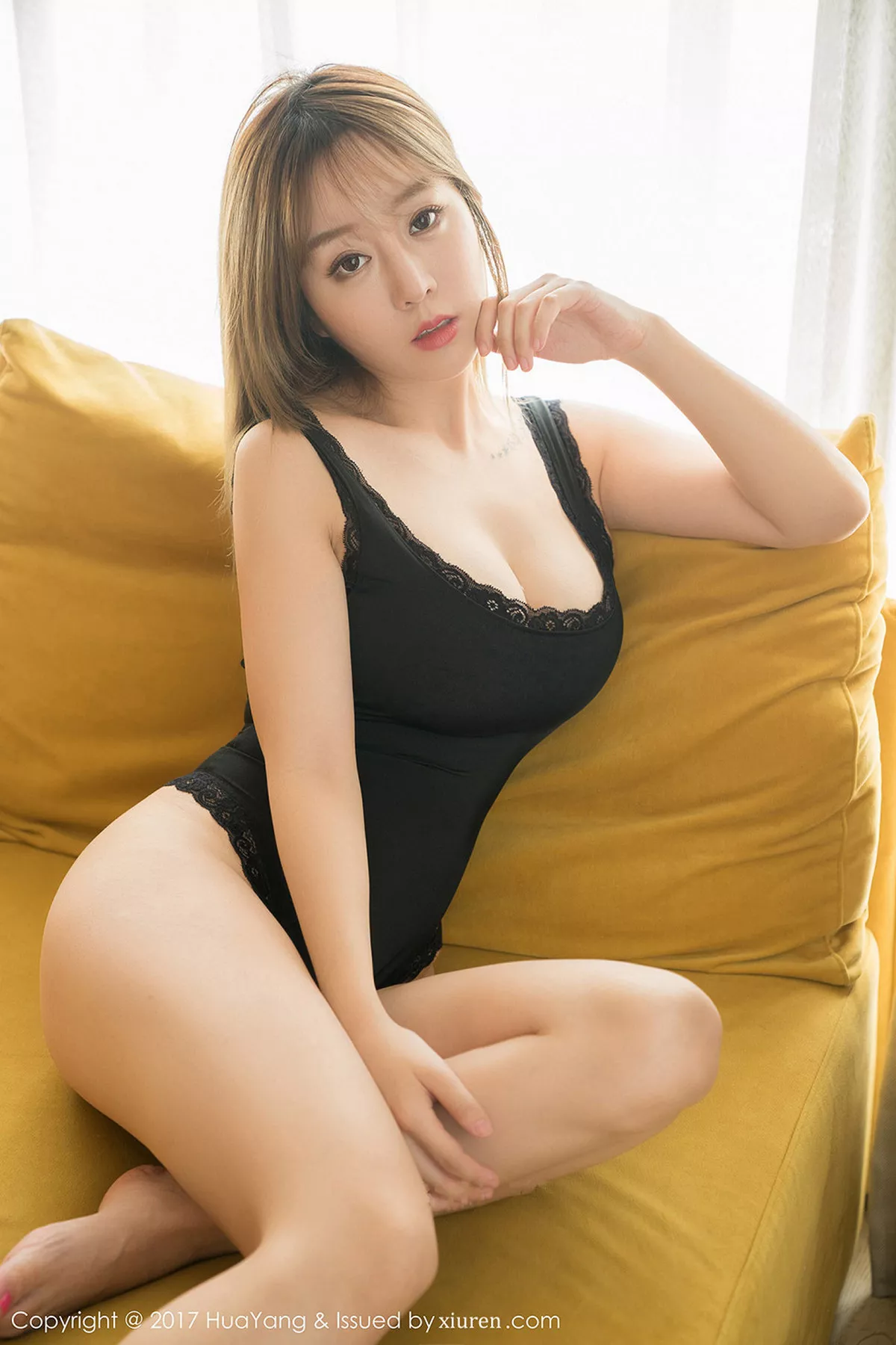 秀人集.com_[HuaYang花漾]Vol.002_嫩模王雨纯居家私房性感护士装真空侧露豪乳撩人诱惑写真45P