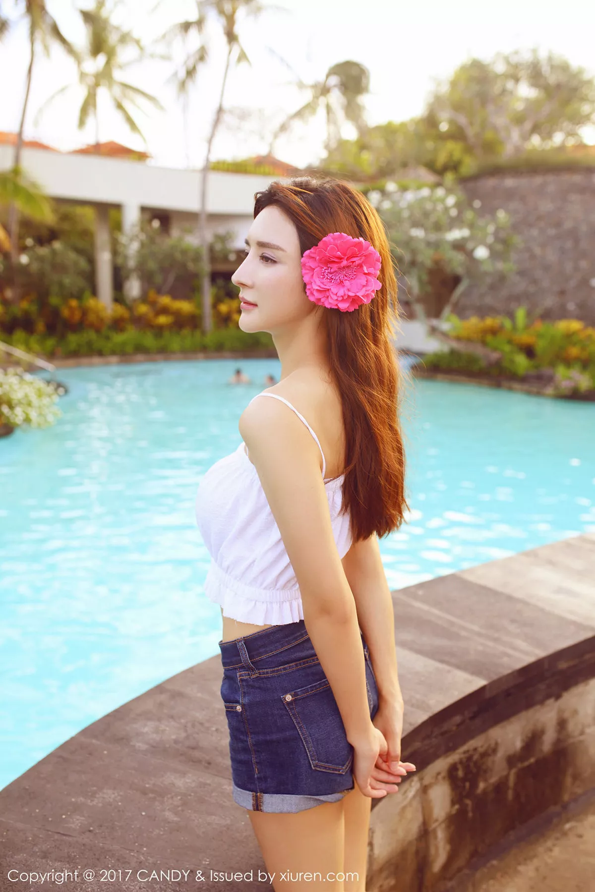 秀人集.com_[Candy糖果画报]Vol.030_混血嫩模伊莉娜巴厘岛旅拍泳池羽毛比基尼秀完美身材写真52P