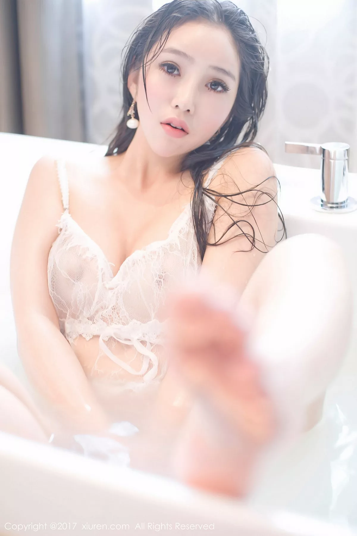 秀人集.com_[XiuRen秀人网]No.792_混血美女艾弥居家浴缸里白色蕾丝内衣透视秀美乳诱惑写真49P