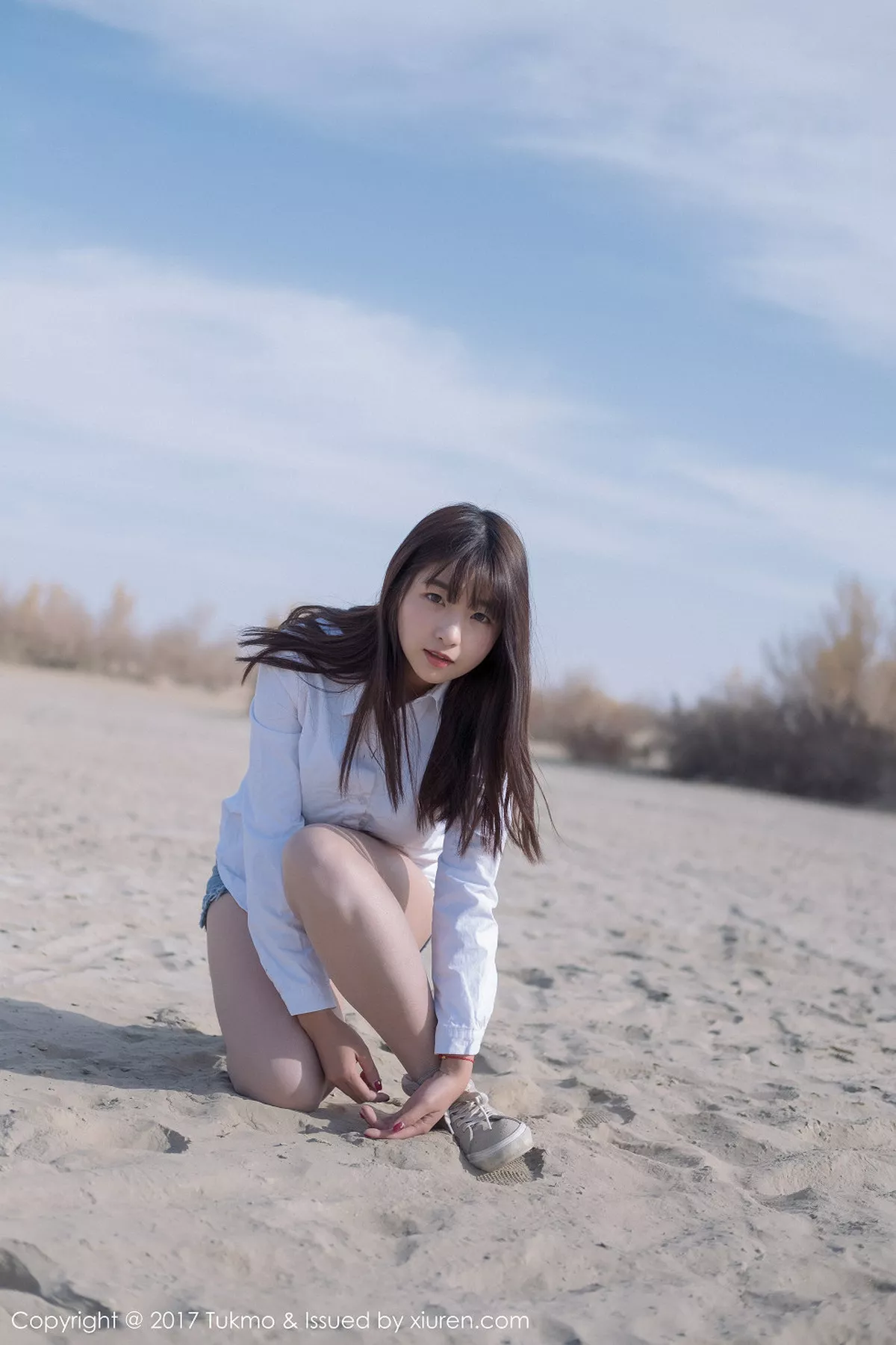 秀人集.com_[Tukmo兔几盟]Vol.103_嫩模球球沙漠之旅军大衣下的白衬衣黑色内衣完美身材写真42P