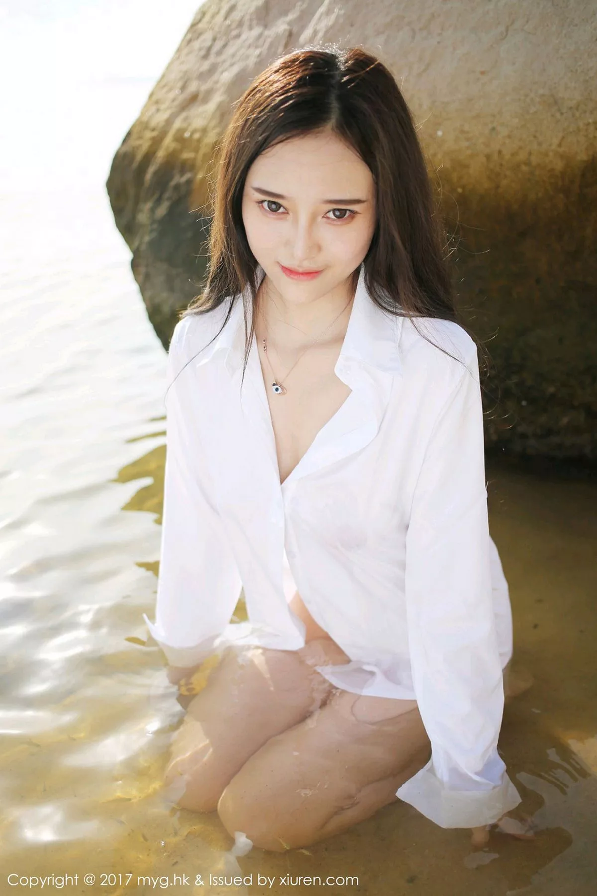 秀人集.com_[MyGirl美媛馆]Vol.259_女神唐琪儿il心愿旅拍海边真空白衬衫秀豪乳诱惑写真60P