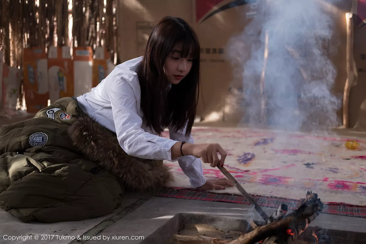 秀人集.com_[Tukmo兔几盟]Vol.103_嫩模球球沙漠之旅军大衣下的白衬衣黑色内衣完美身材写真42P