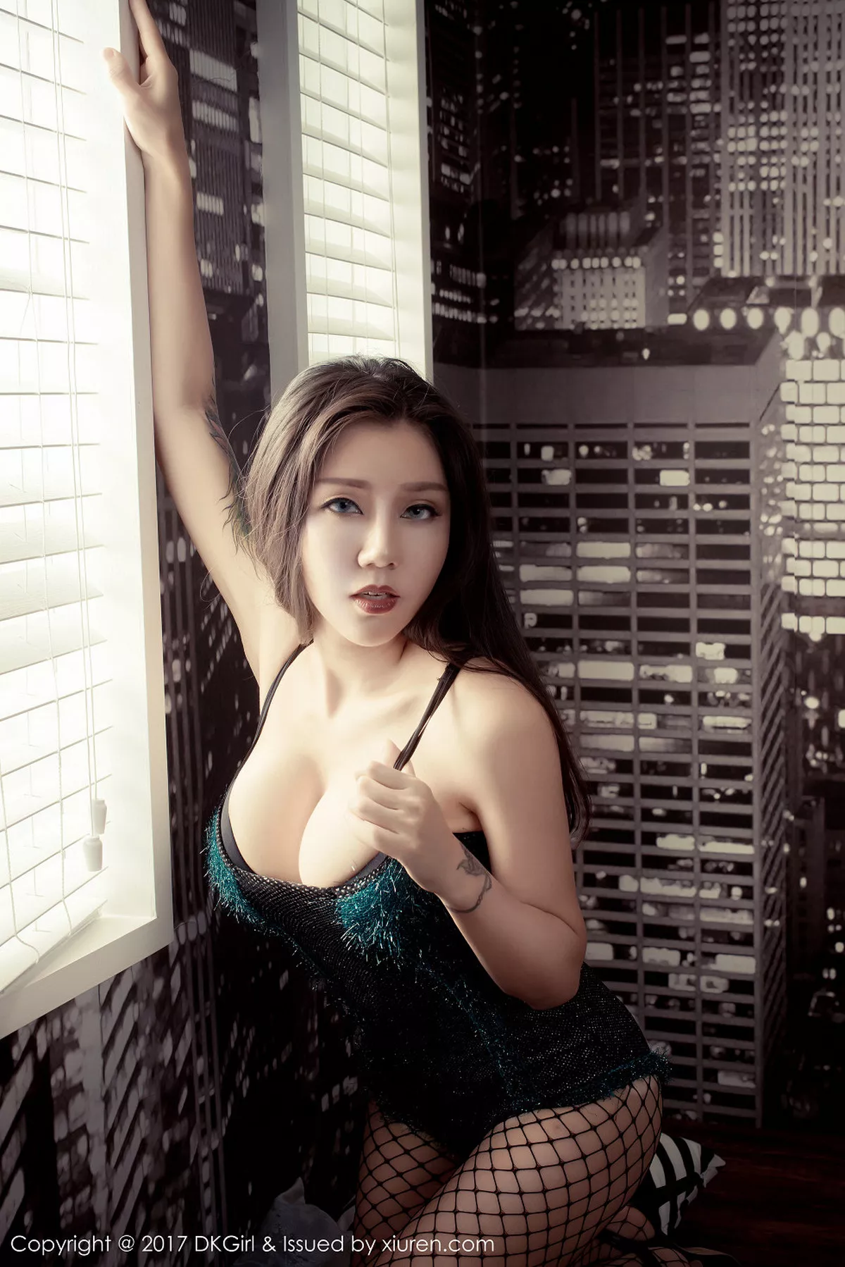 秀人集.com_[DKGirl御女郎]Vol.037_嫩模夏妍全裸上身加豹纹内衣秀傲人巨乳白嫩翘臀诱惑写真57P