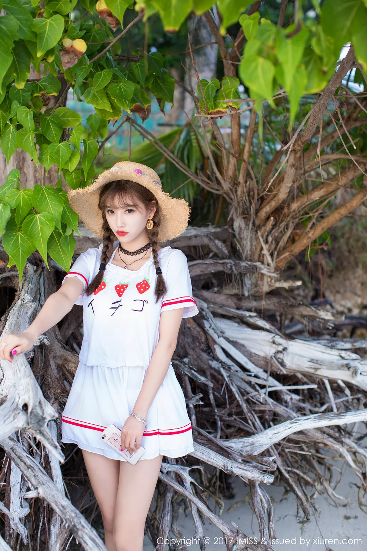 秀人集.com_[IMISS爱蜜社]Vol.185_女神杨晨晨sugar塞班旅拍阳光沙滩清纯服饰秀完美身材写真42P