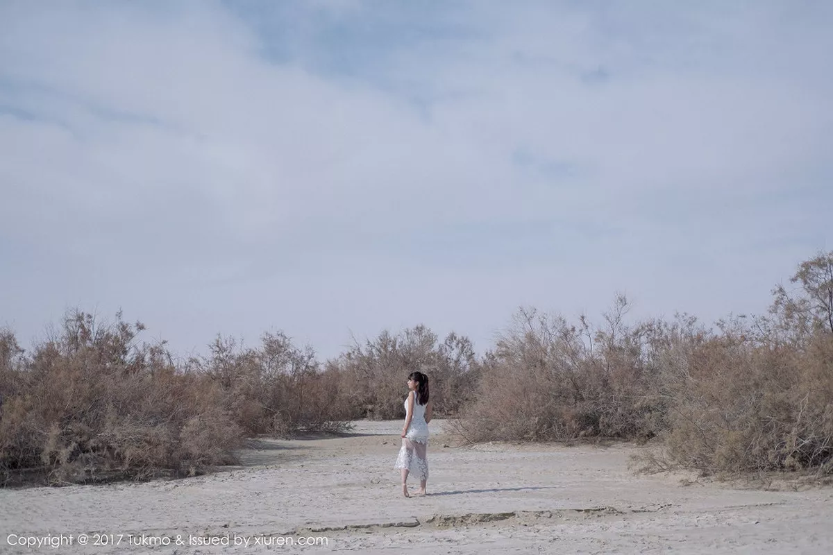 秀人集.com_[Tukmo兔几盟]Vol.103_嫩模球球沙漠之旅军大衣下的白衬衣黑色内衣完美身材写真42P