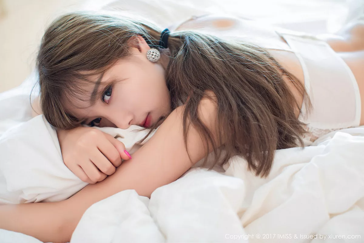 秀人集.com_[IMISS爱蜜社]Vol.183_女神杨晨晨sugar塞班岛旅拍白色蕾丝情趣内衣完美诱惑写真45P