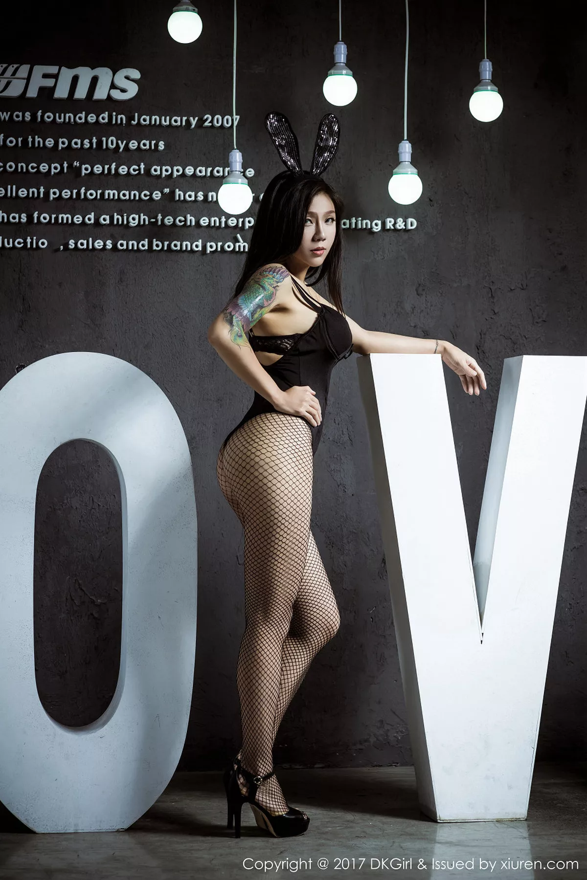 秀人集.com_[DKGirl御女郎]Vol.037_嫩模夏妍全裸上身加豹纹内衣秀傲人巨乳白嫩翘臀诱惑写真57P