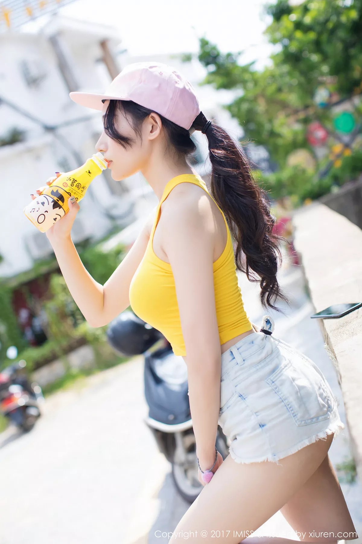 秀人集.com_[IMISS爱蜜社]Vol.180_嫩模小狐狸Sica户外牛仔短裤系列秀完美身材清新迷人写真46P