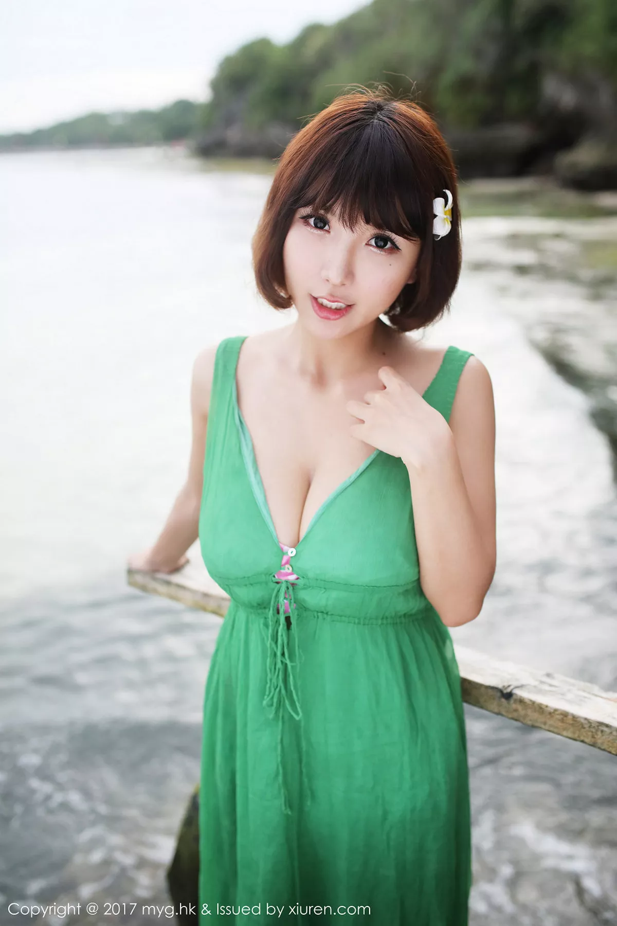 秀人集.com_[MyGirl美媛馆]Vol.267_嫩模晓茜sunny海边脱长裙波点式比基尼秀傲人美胸写真76P