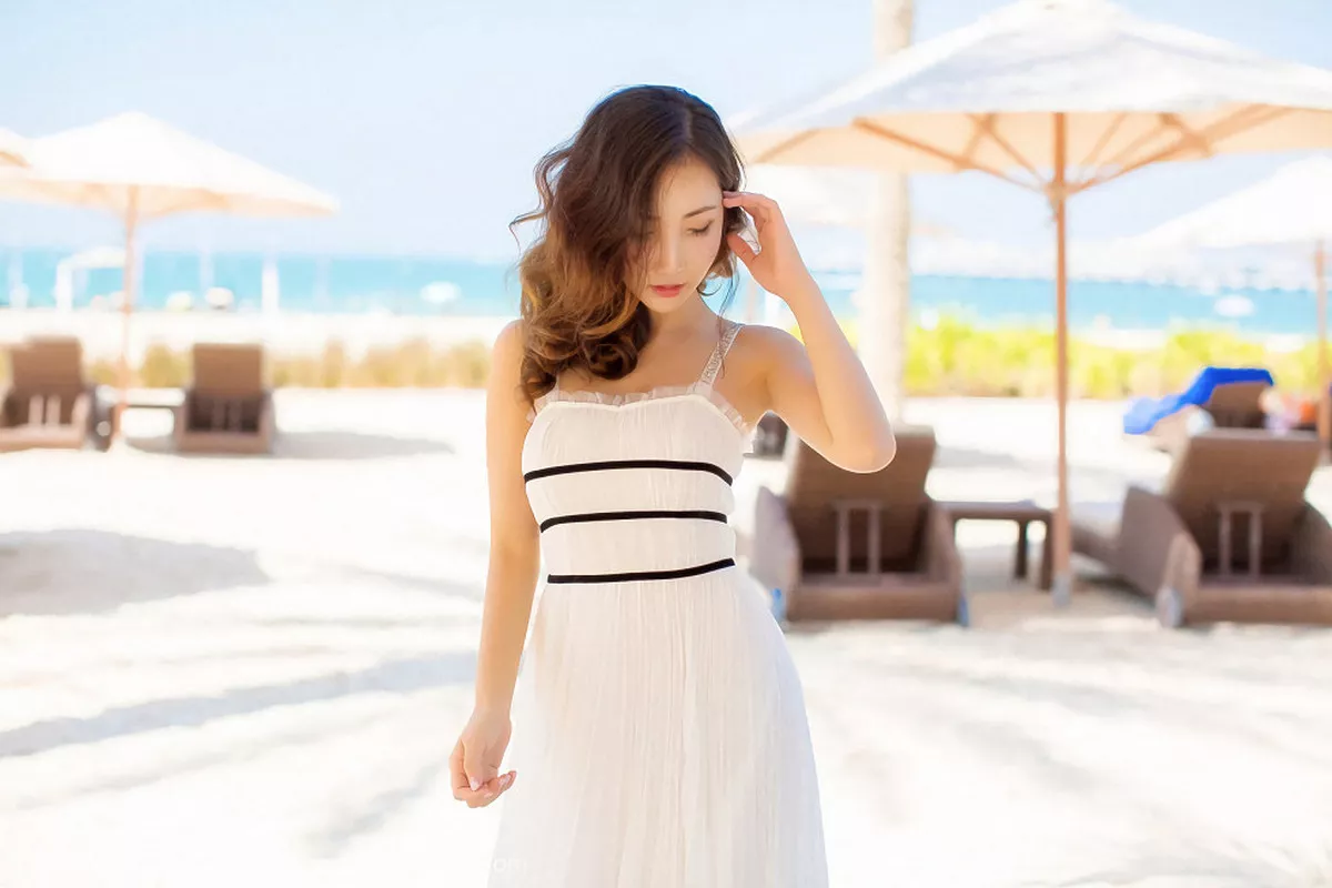 秀人集.com_[YouMi尤蜜荟]Vol.078_女神Yumi-尤美迪拜旅拍白色比基尼秀完美身材性感写真44P