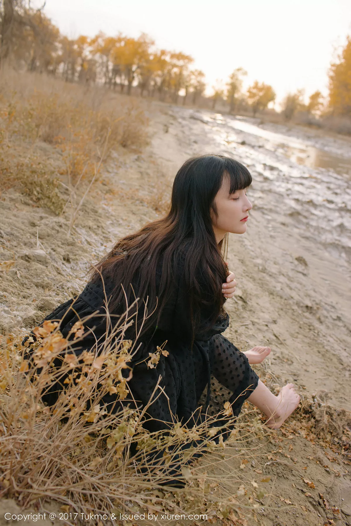 秀人集.com_[Tukmo兔几盟]Vol.104_美女主播之应沙漠旅拍清新连身裙系列唯美迷人写真40P