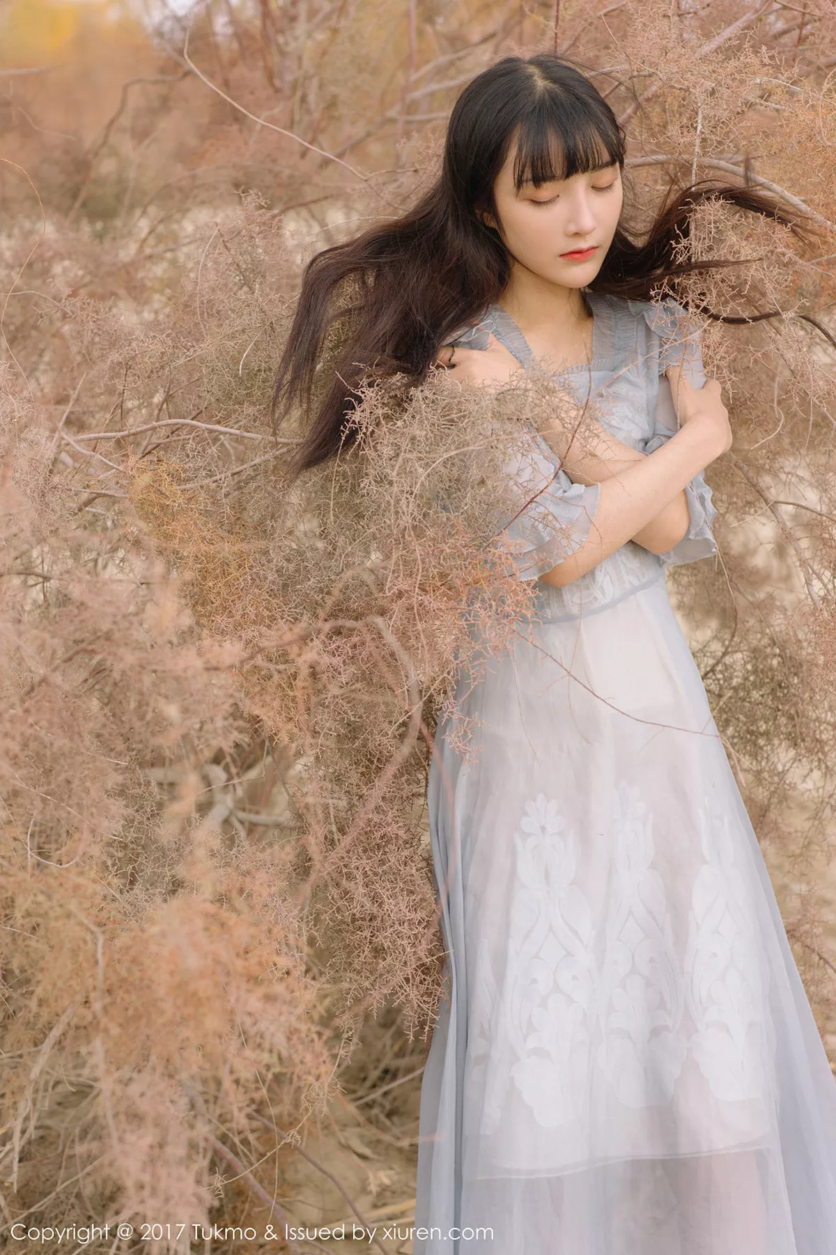 秀人集.com_[Tukmo兔几盟]Vol.104_美女主播之应沙漠旅拍清新连身裙系列唯美迷人写真40P