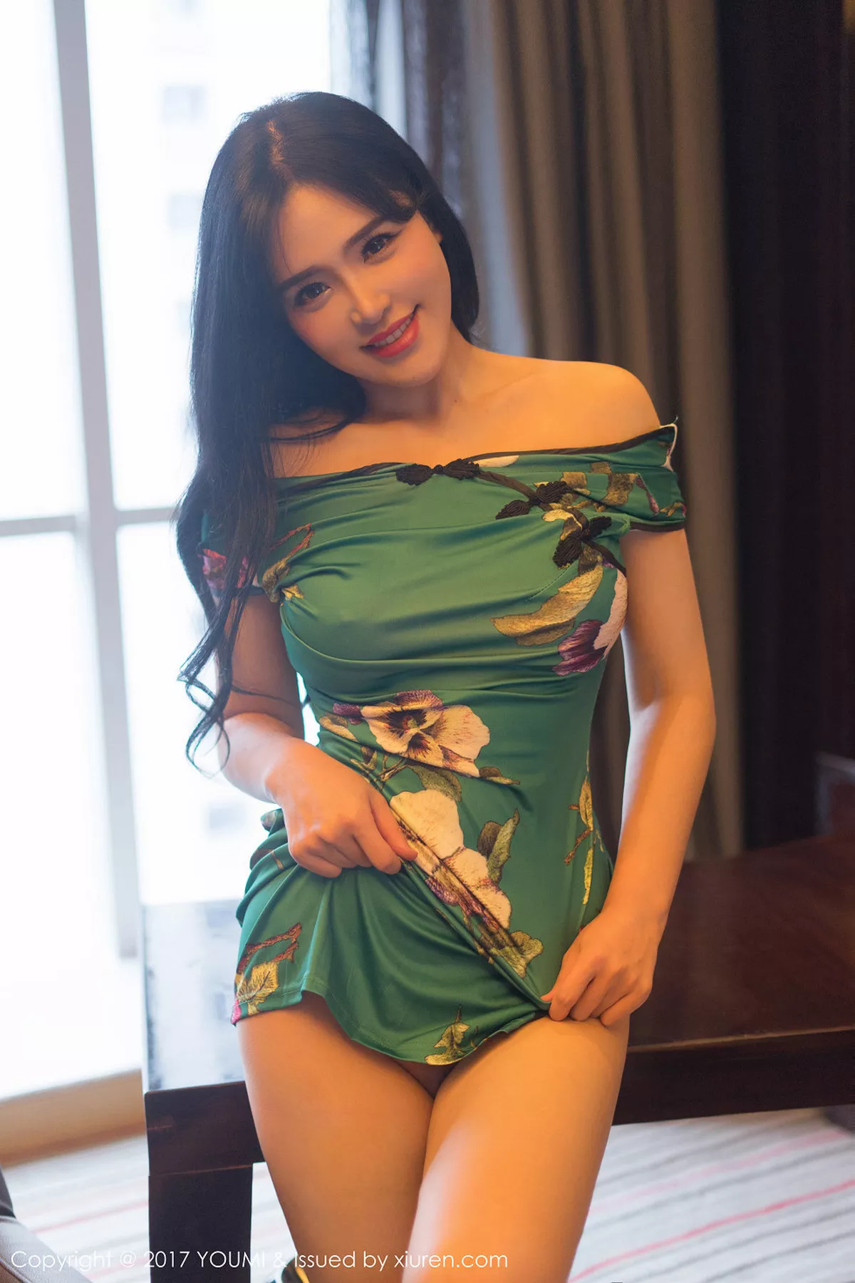 秀人集.com_[YouMi尤蜜荟]Vol.073_女神刘钰儿私房真空旗袍装半脱秀豪乳半球撩人诱惑写真40P