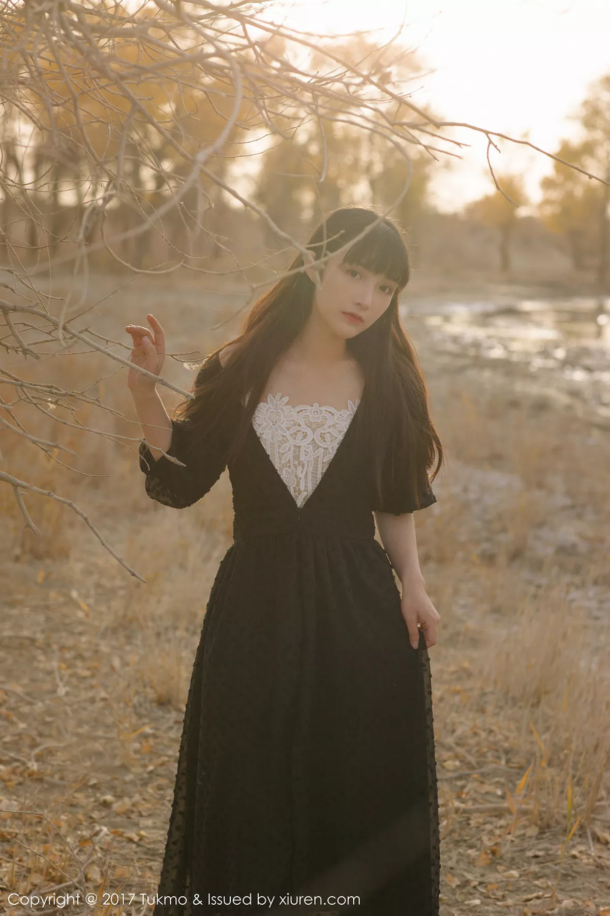 秀人集.com_[Tukmo兔几盟]Vol.104_美女主播之应沙漠旅拍清新连身裙系列唯美迷人写真40P