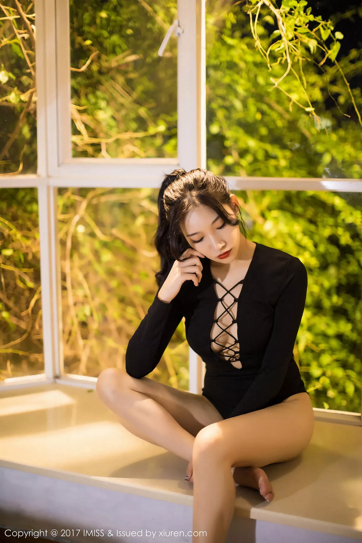 秀人集.com_[IMISS爱蜜社]Vol.194_嫩模小狐狸Sica黑色情趣睡衣加黑色高叉开胸衣完美诱惑写真51P