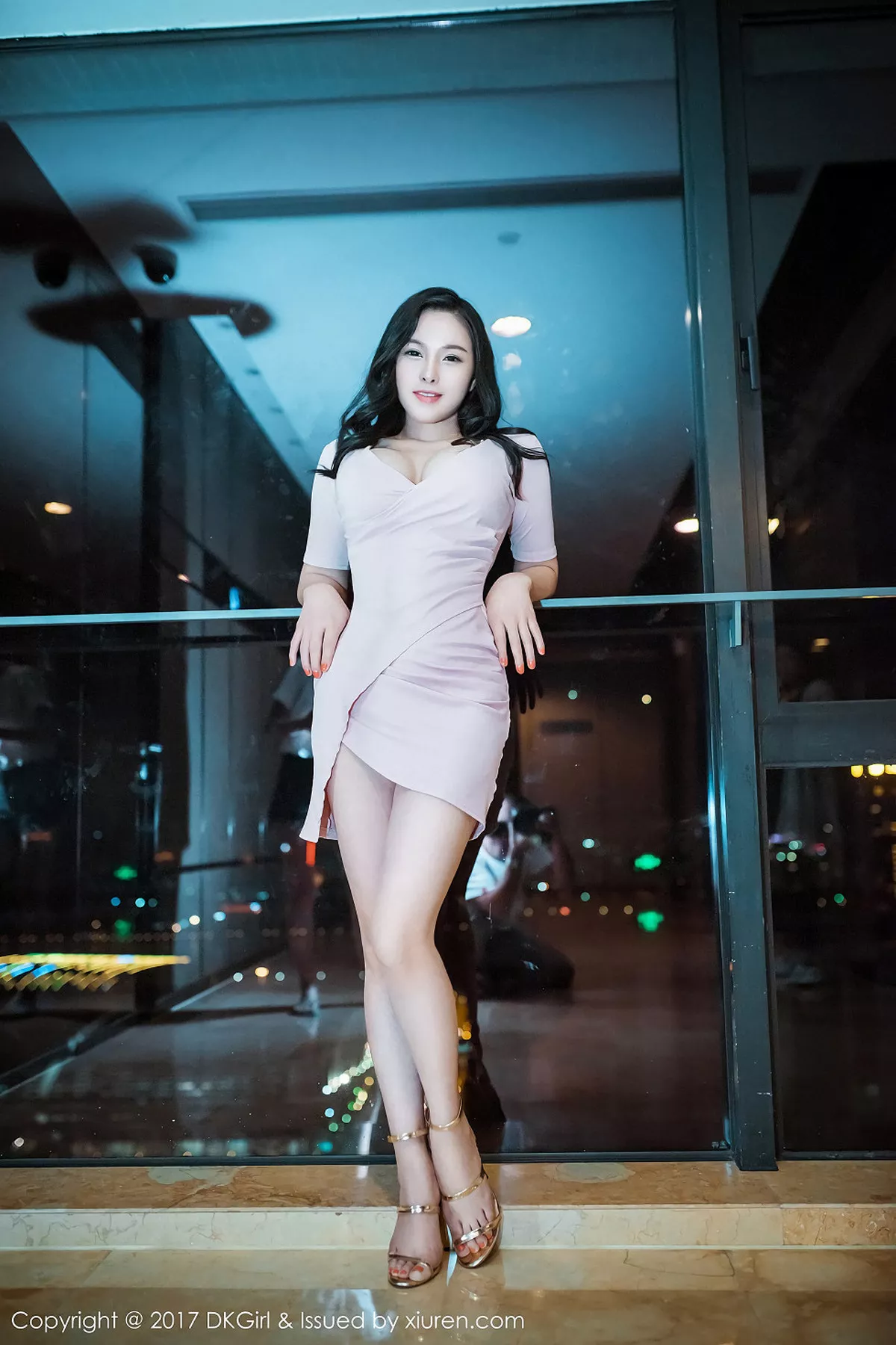 秀人集.com_[DKGirl御女郎]Vol.044_轻熟女厉雯娜白色抹胸内衣加白色丁字裤秀丰乳肥臀诱惑写真44P