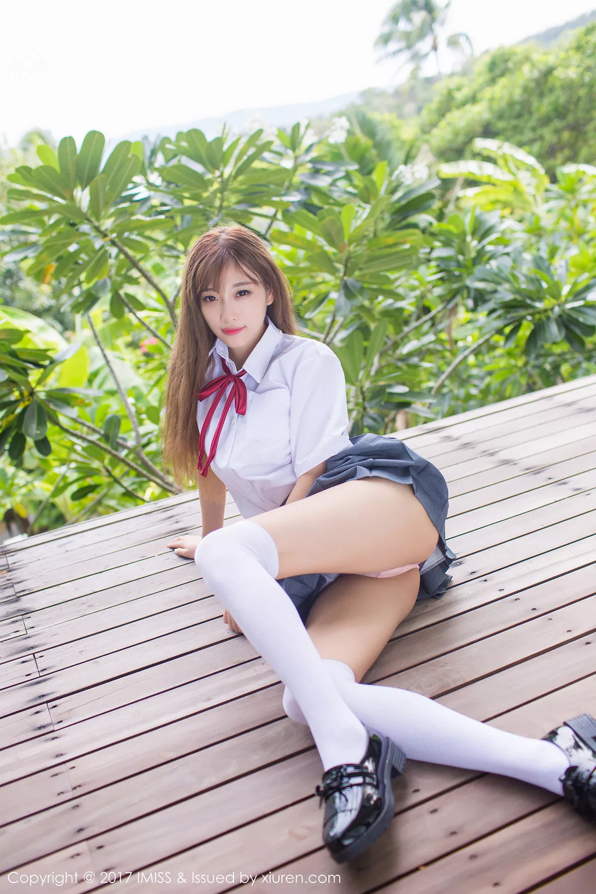 秀人集.com_[IMISS爱蜜社]Vol.195_甜美女神杨晨晨sugar苏梅岛旅拍室外校服半脱性感内衣写真42P