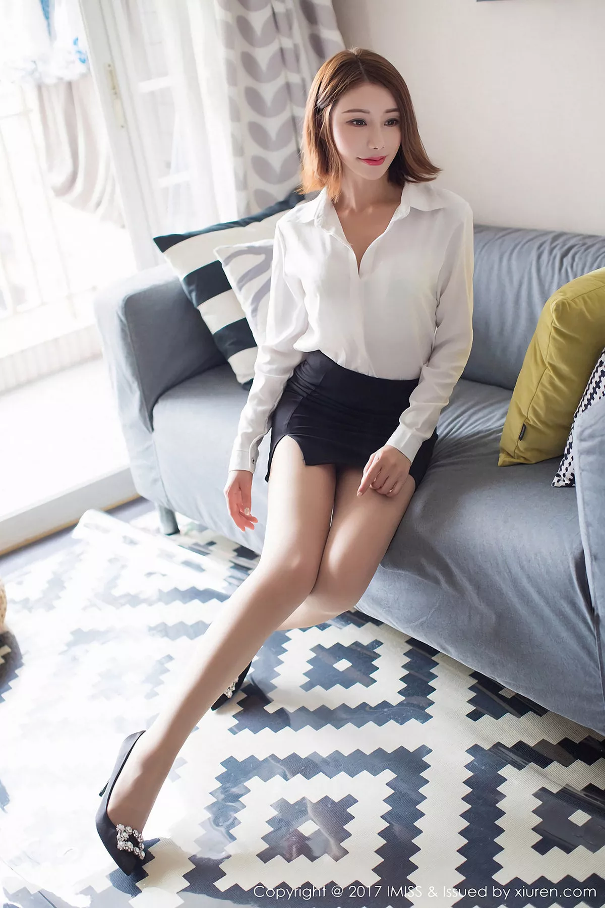 秀人集.com_[IMISS爱蜜社]Vol.193_新人嫩模SavinaOL制服配黑丝裤袜性感内衣秀完美身材写真36P