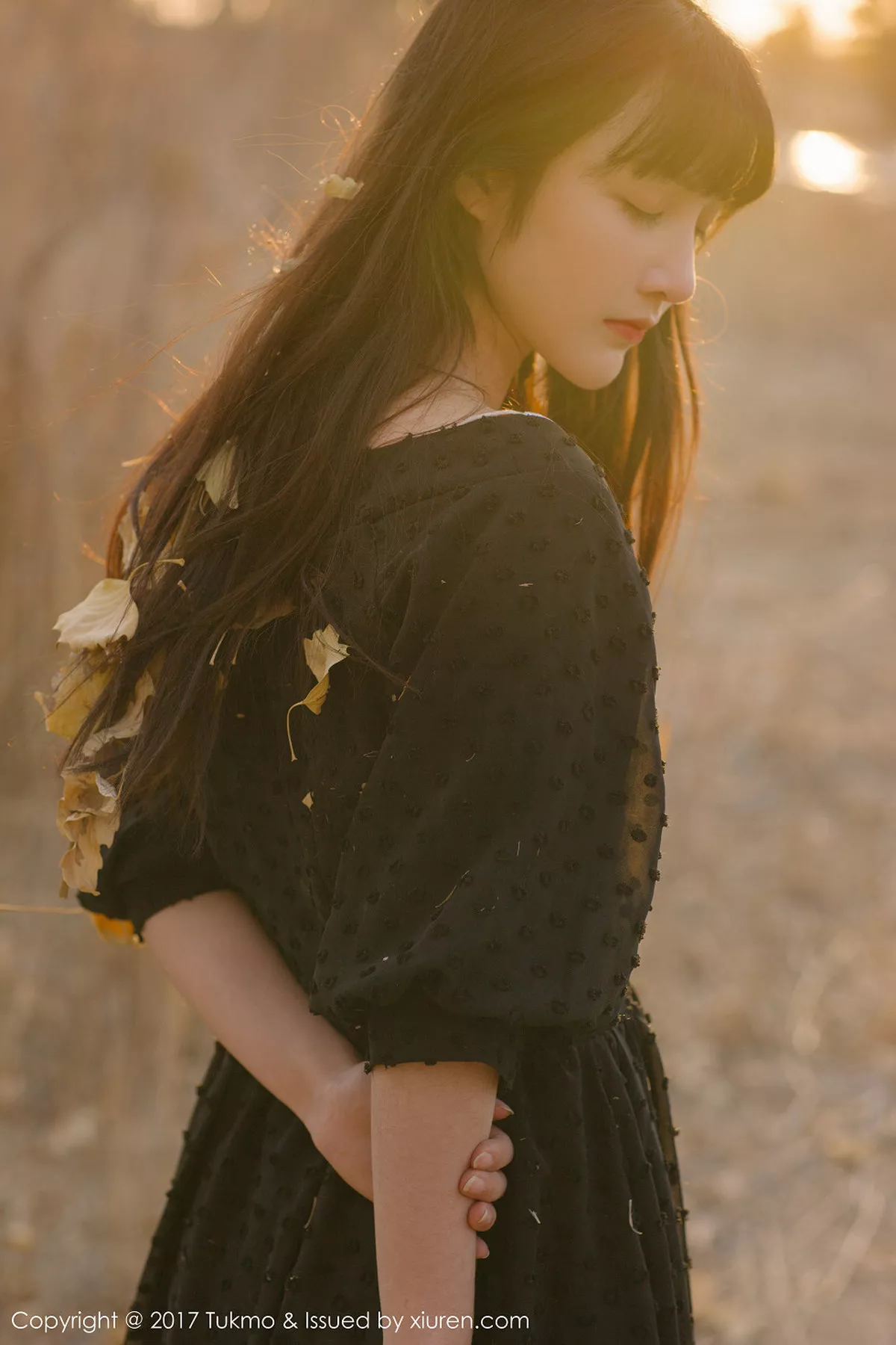 秀人集.com_[Tukmo兔几盟]Vol.104_美女主播之应沙漠旅拍清新连身裙系列唯美迷人写真40P