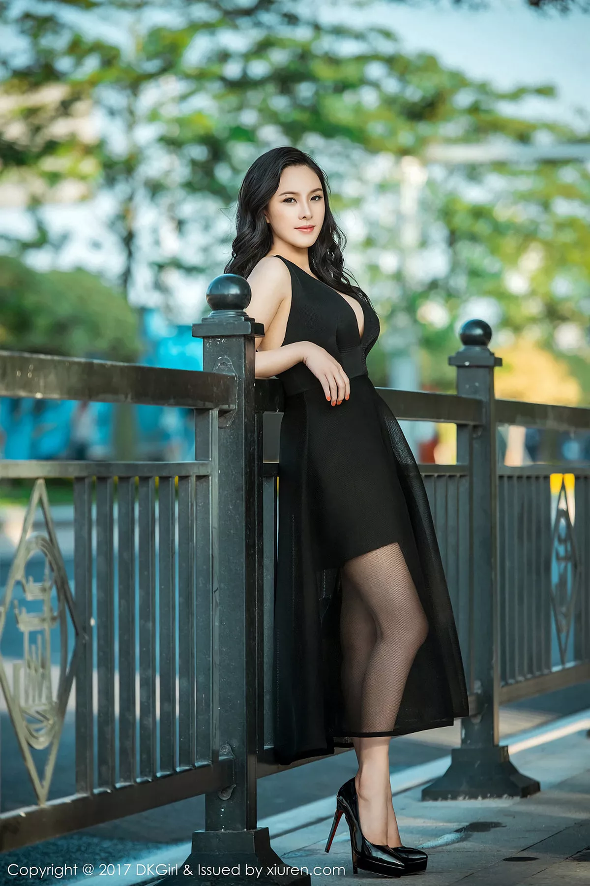 秀人集.com_[DKGirl御女郎]Vol.044_轻熟女厉雯娜白色抹胸内衣加白色丁字裤秀丰乳肥臀诱惑写真44P