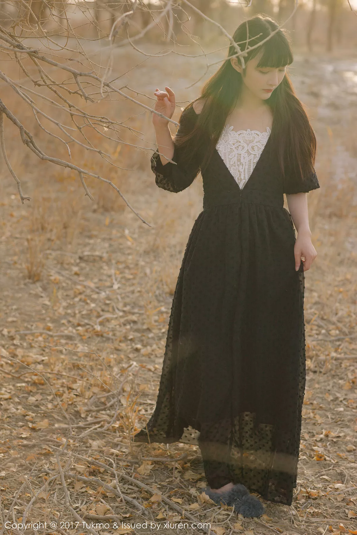 秀人集.com_[Tukmo兔几盟]Vol.104_美女主播之应沙漠旅拍清新连身裙系列唯美迷人写真40P