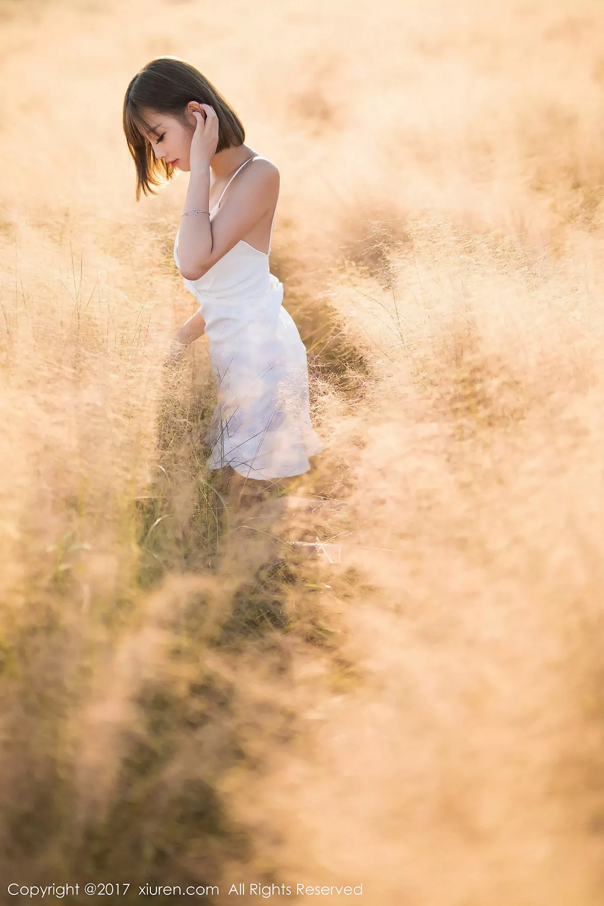 秀人集.com_[XiuRen秀人网]No.847_甜美女神杨晨晨户外花丛中白色蕾丝内衣秀完美身材性感写真50P