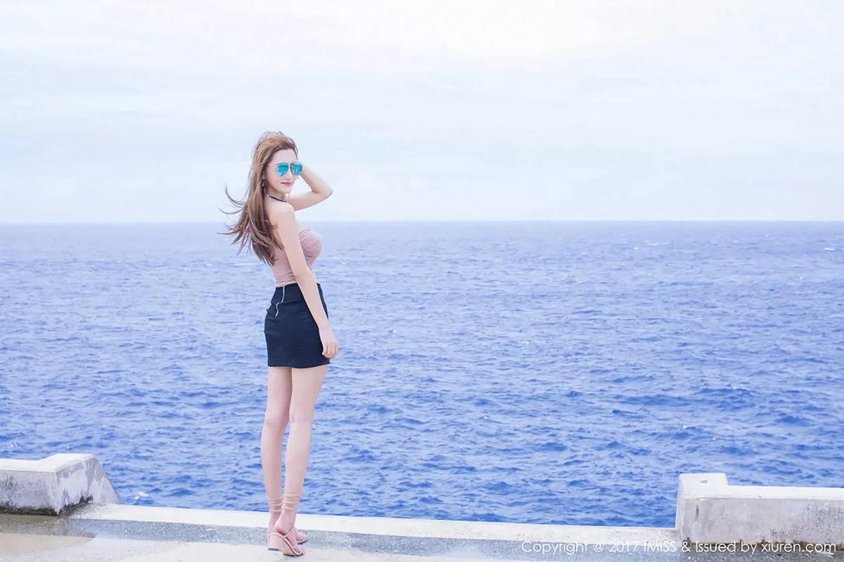 秀人集.com_[IMISS爱蜜社]Vol.191_气质美女妤薇Vivian塞班旅拍清新白色长裙性感比基尼写真33P