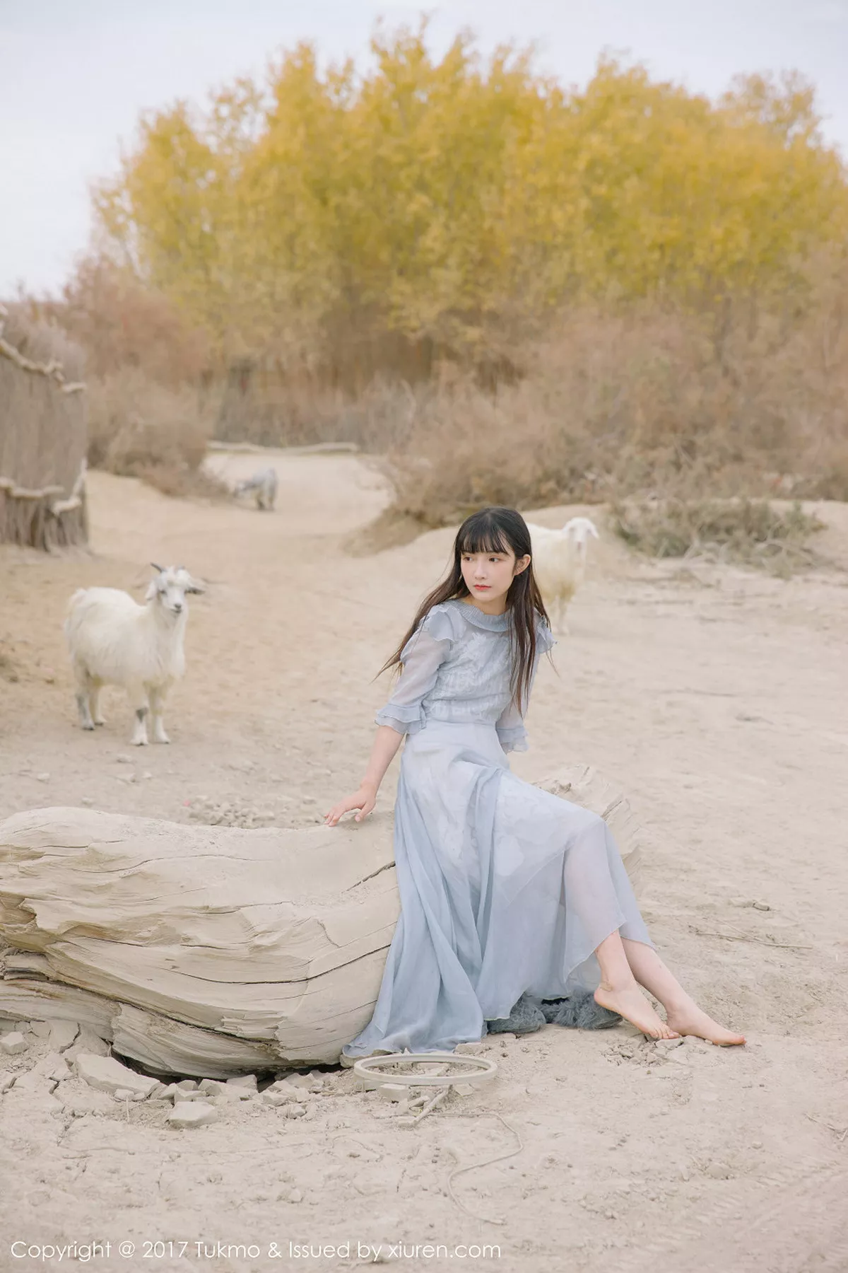 秀人集.com_[Tukmo兔几盟]Vol.104_美女主播之应沙漠旅拍清新连身裙系列唯美迷人写真40P