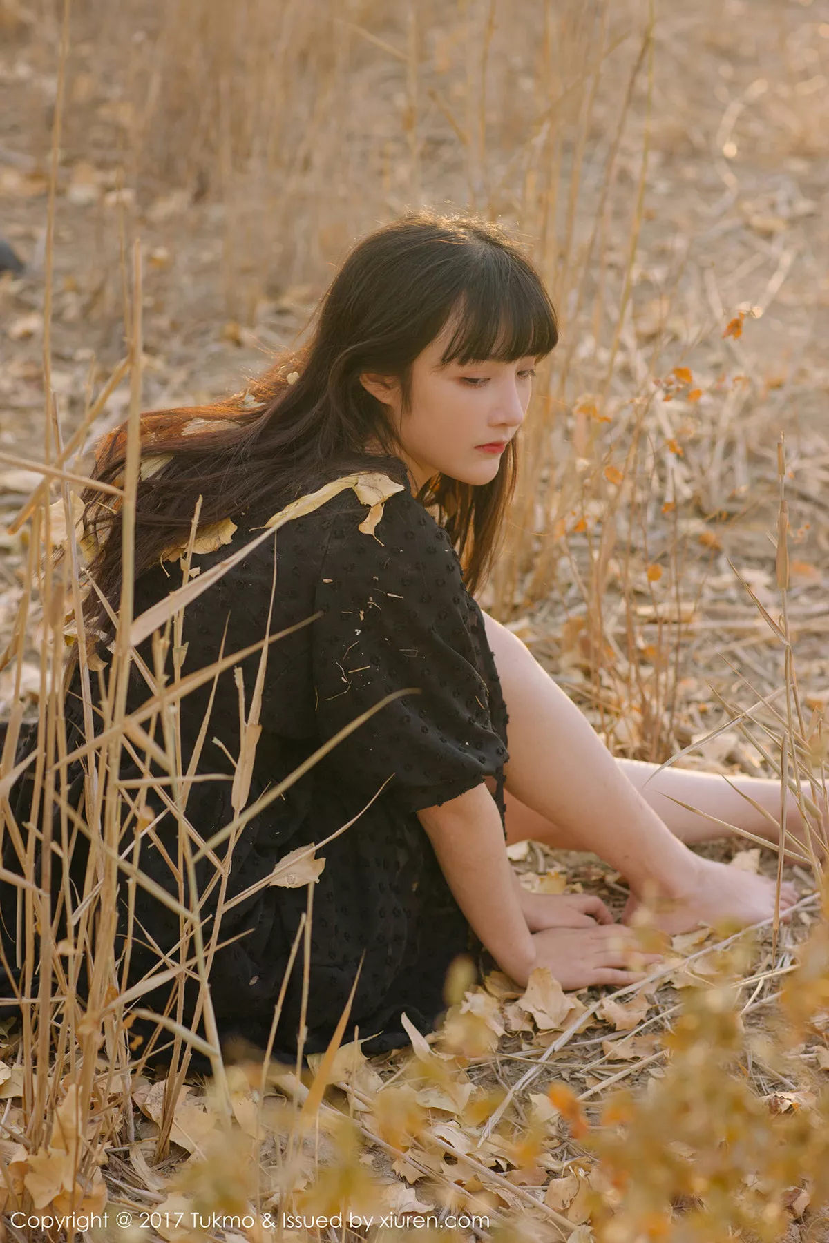 秀人集.com_[Tukmo兔几盟]Vol.104_美女主播之应沙漠旅拍清新连身裙系列唯美迷人写真40P