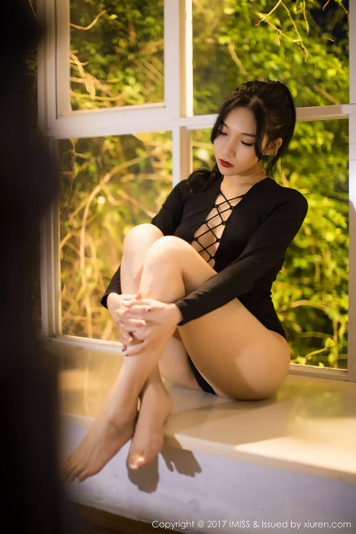 秀人集.com_[IMISS爱蜜社]Vol.194_嫩模小狐狸Sica黑色情趣睡衣加黑色高叉开胸衣完美诱惑写真51P